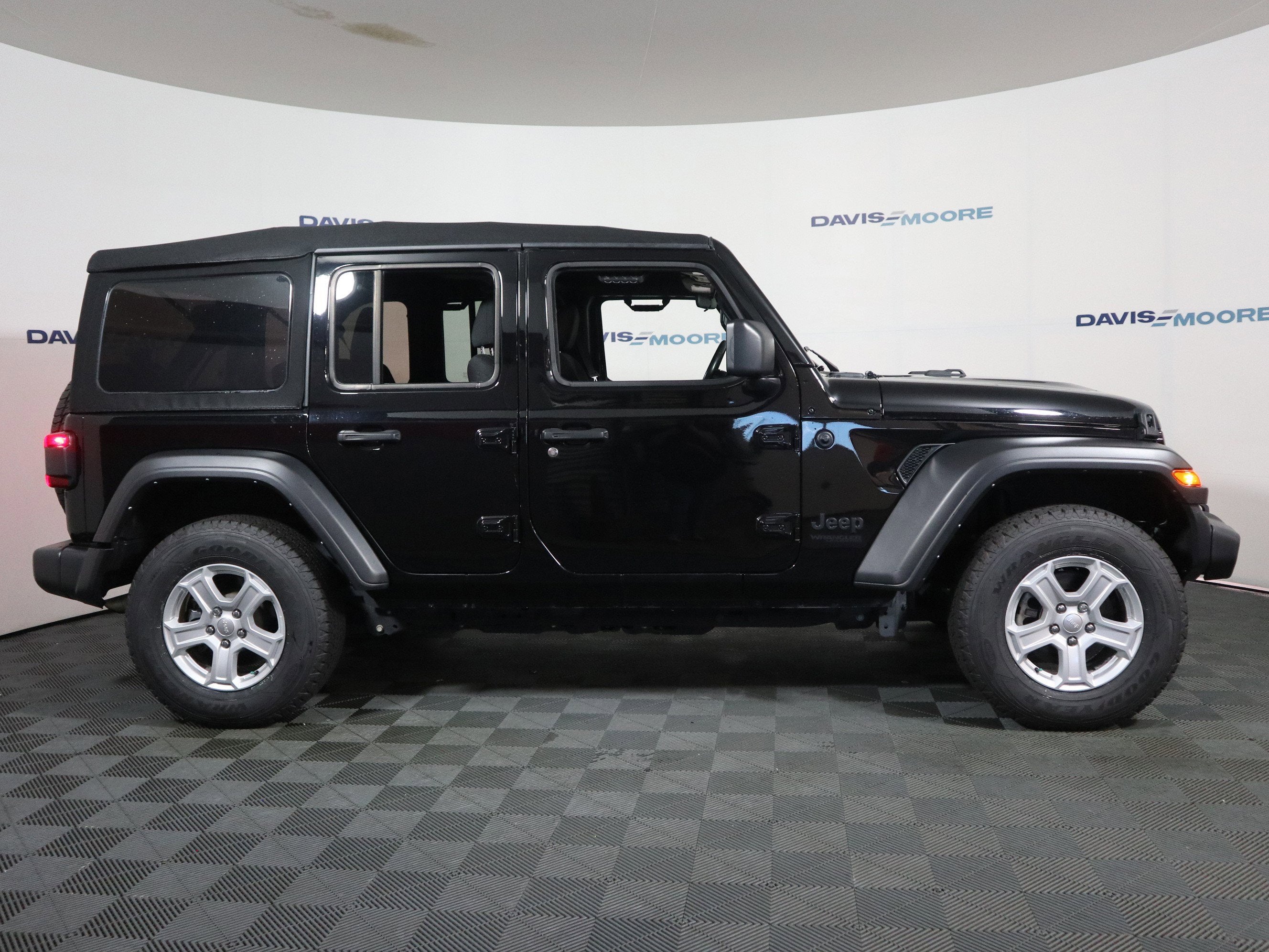 2022 Jeep Wrangler Sport S