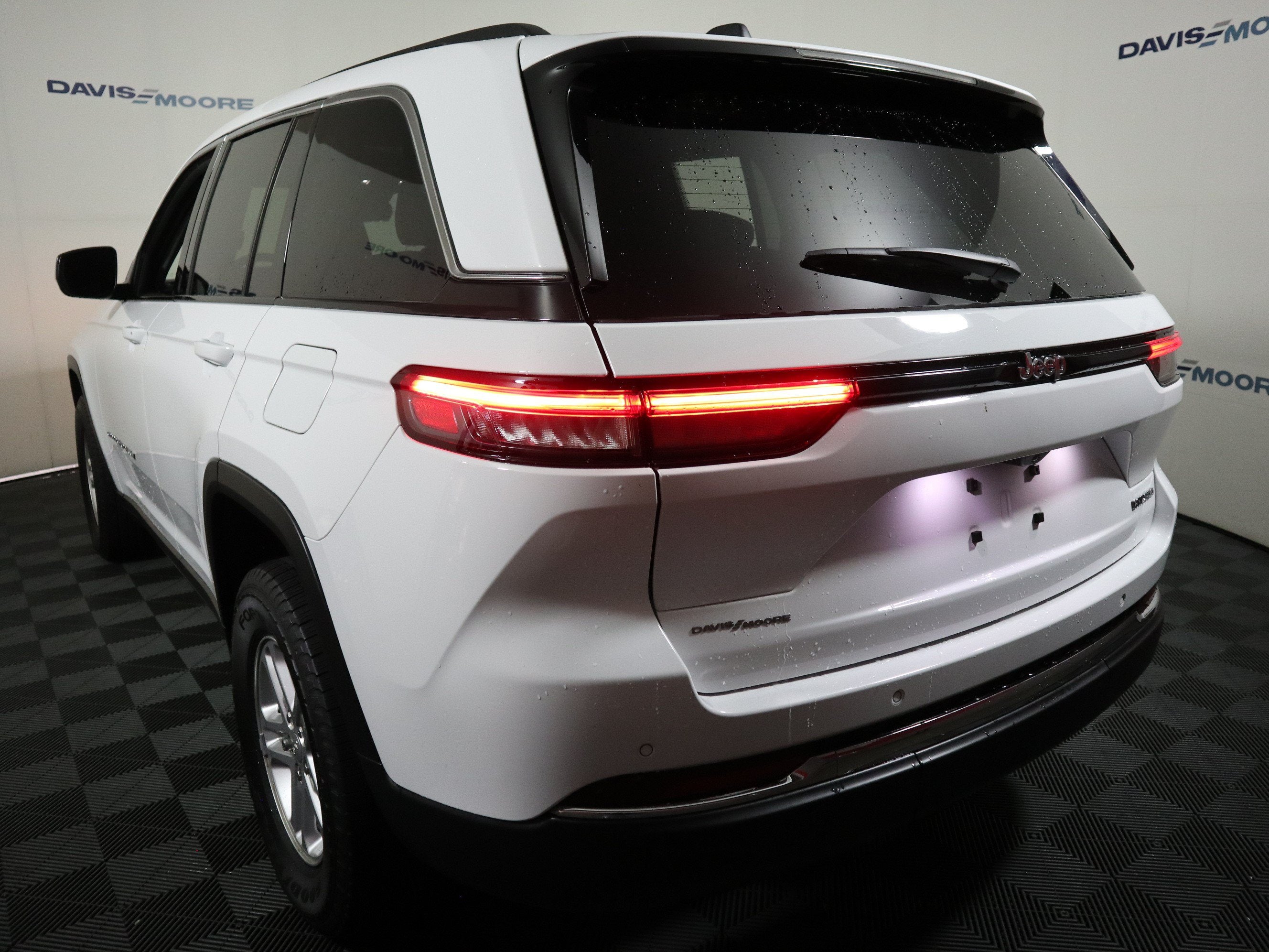 2023 Jeep Grand Cherokee Laredo