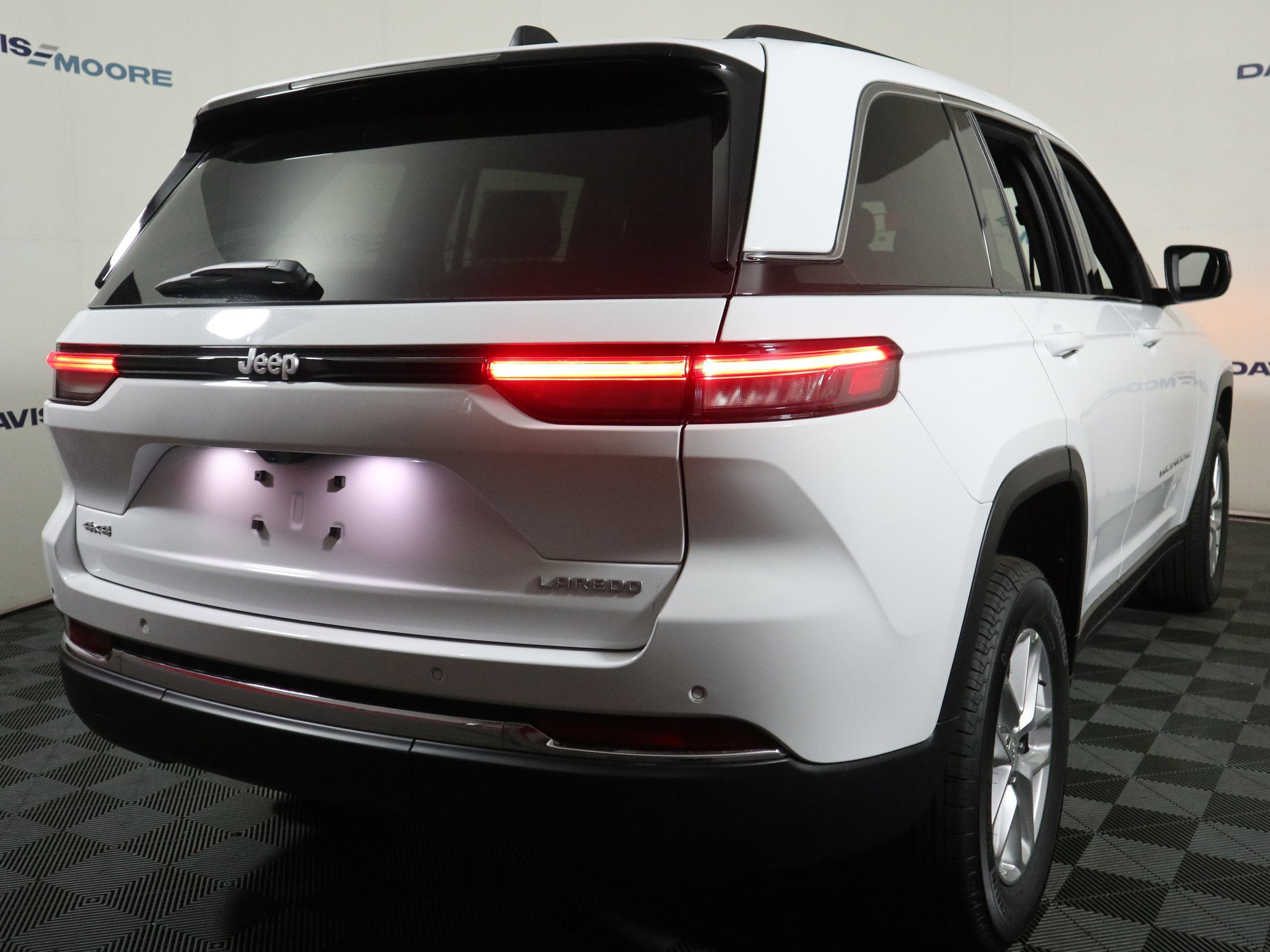 2026 Jeep Grand Cherokee Laredo