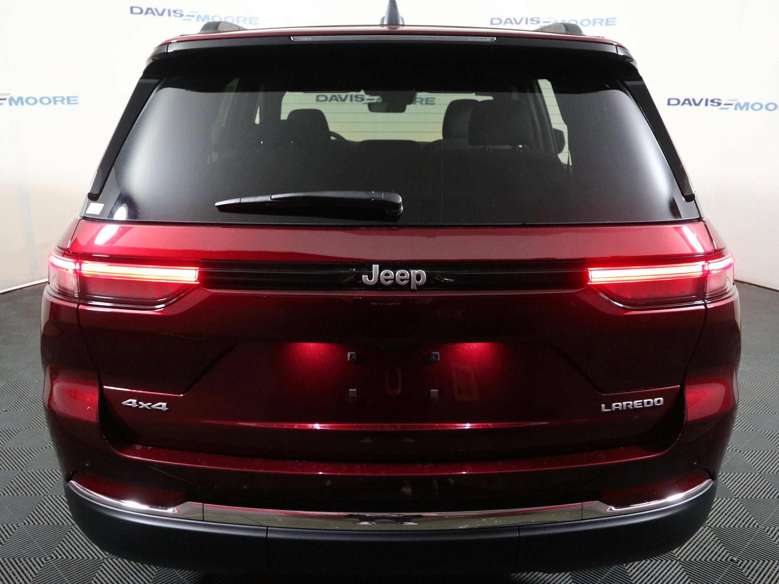 2026 Jeep Grand Cherokee Laredo
