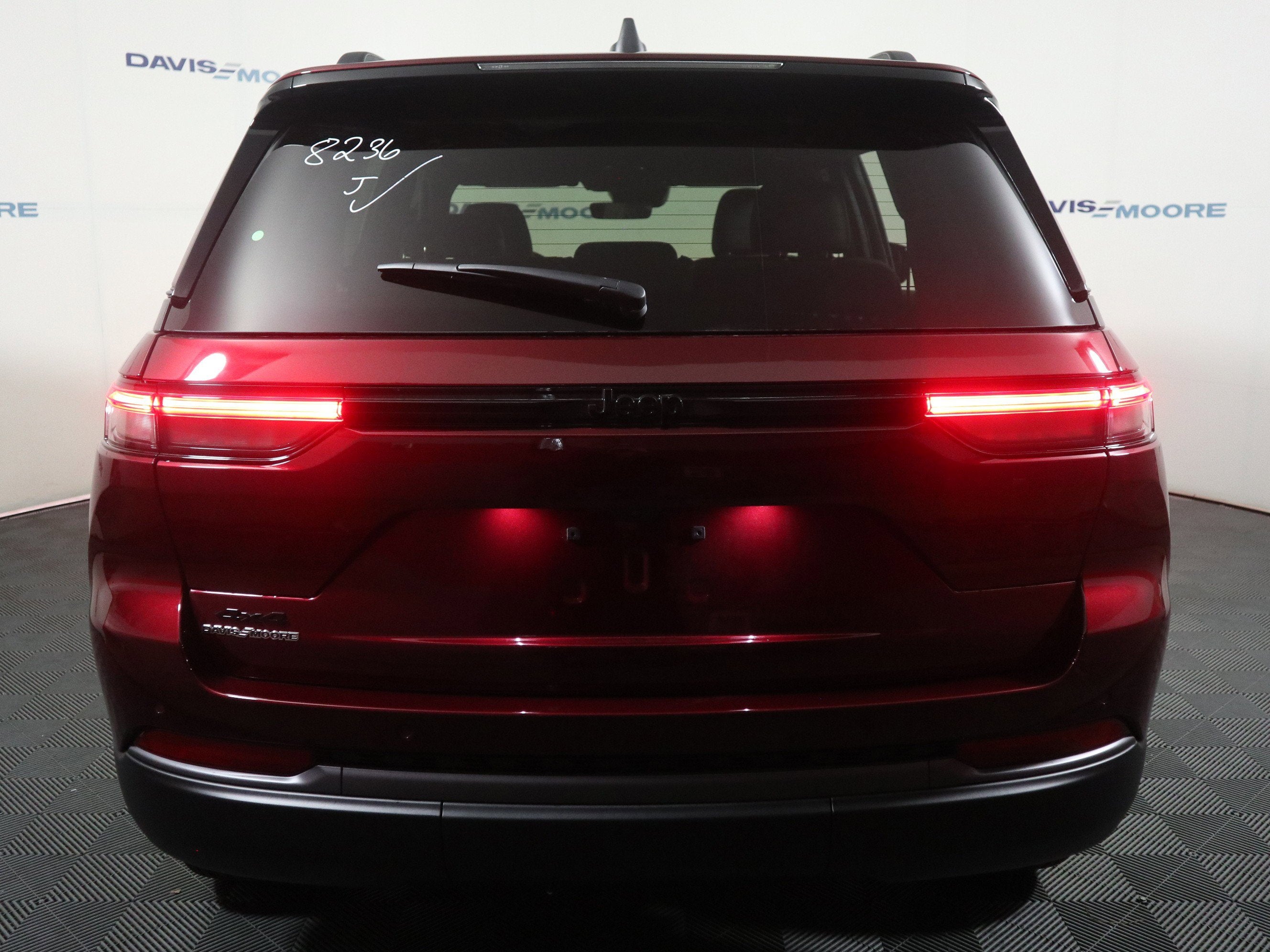 2026 Jeep Grand Cherokee Laredo