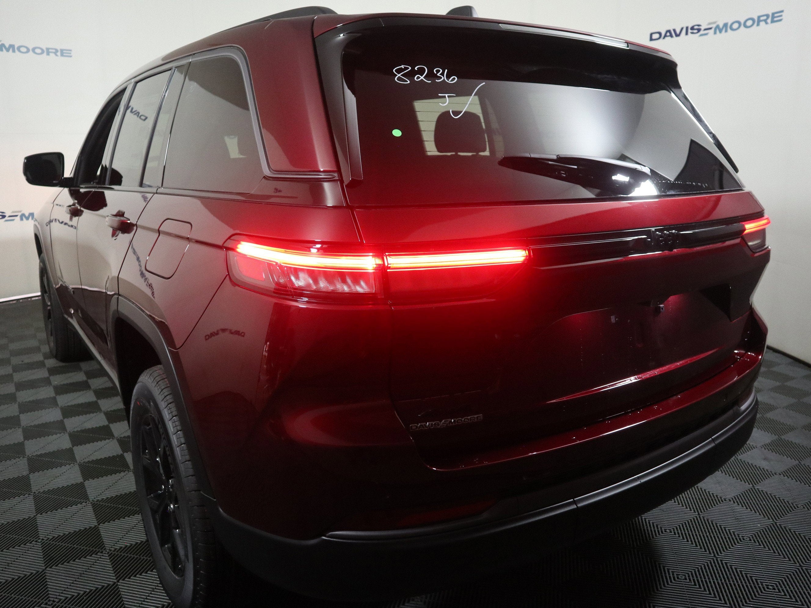 2026 Jeep Grand Cherokee Laredo