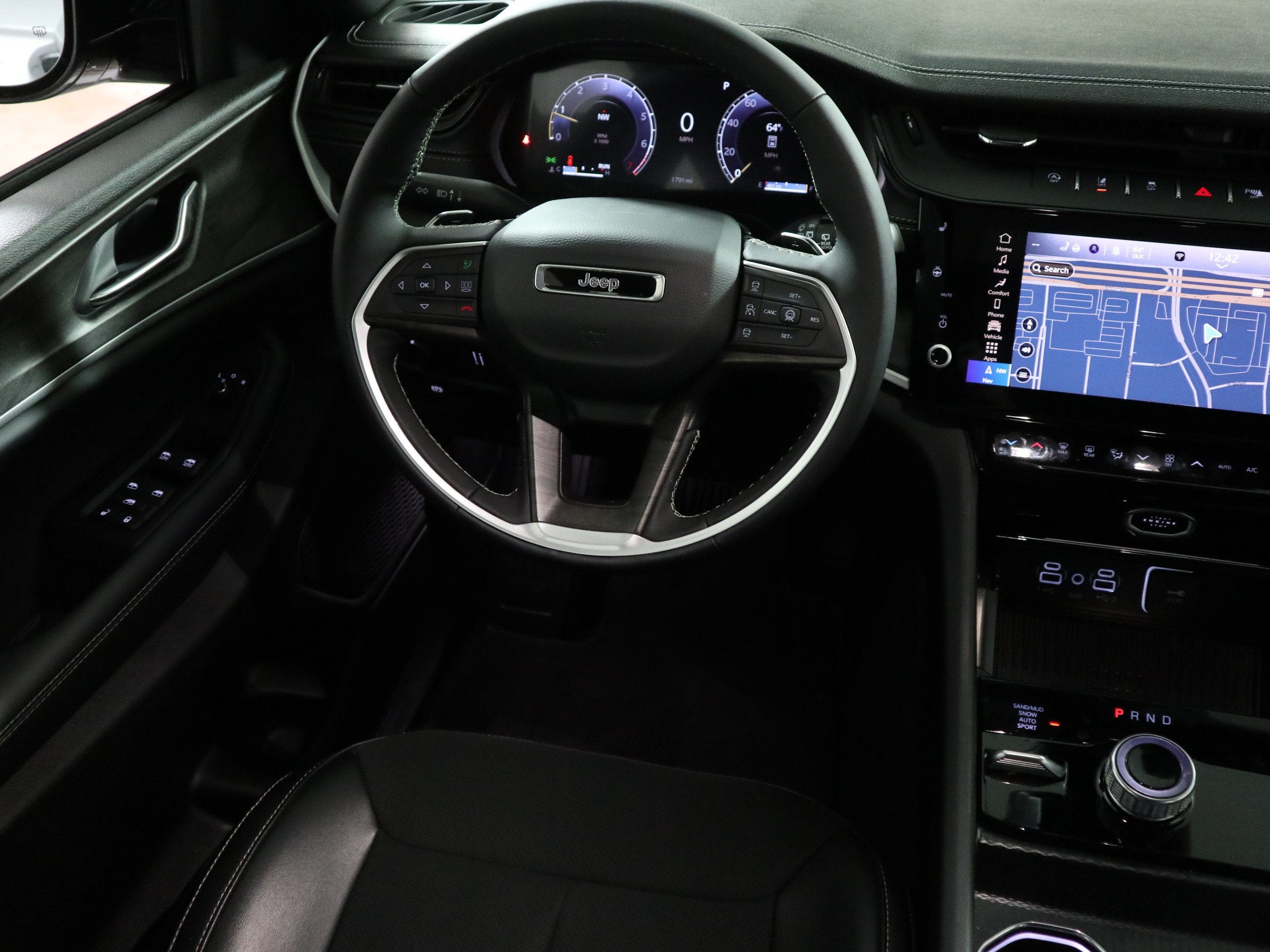 2026 Jeep Grand Cherokee Laredo