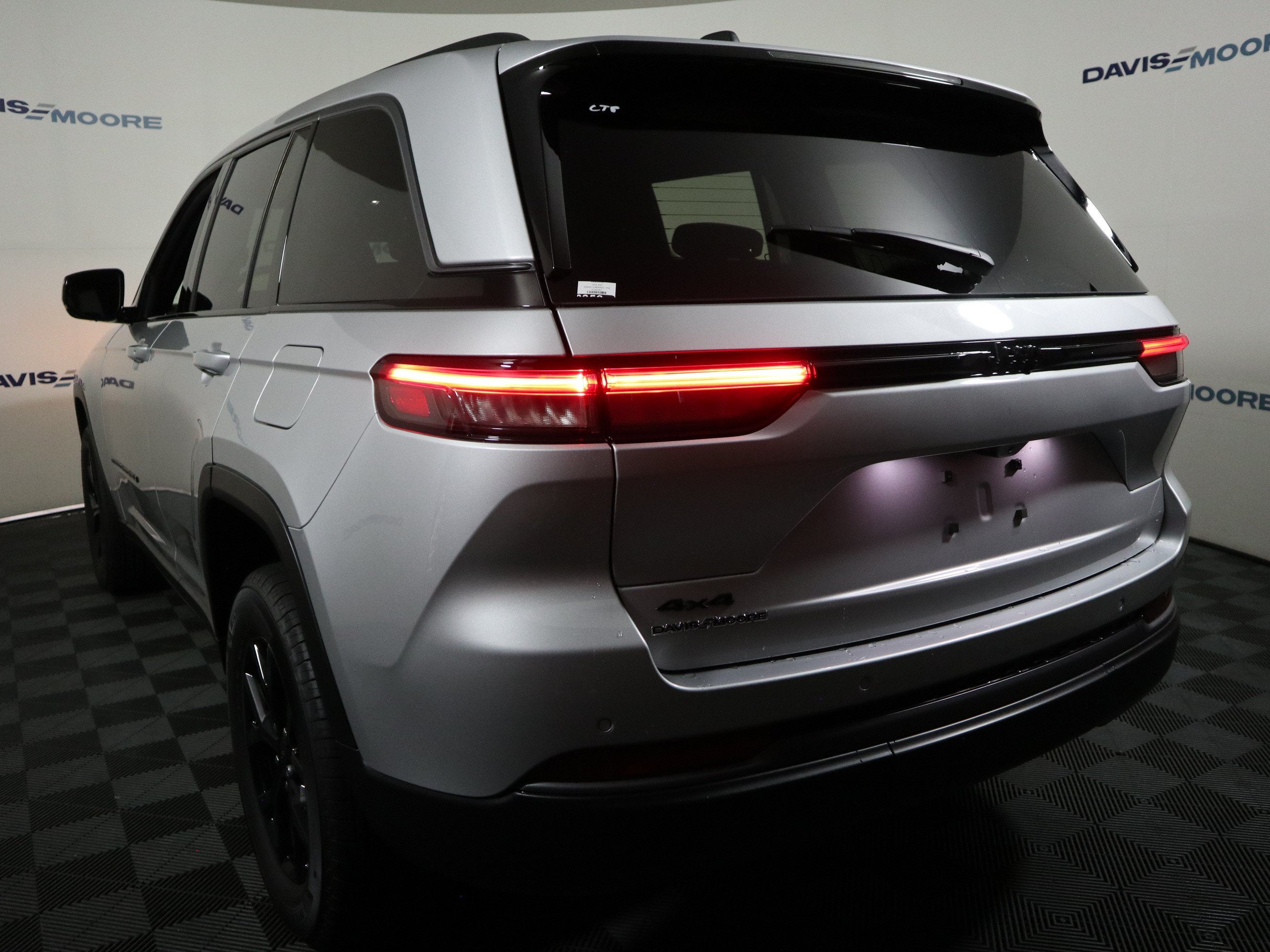 2026 Jeep Grand Cherokee Laredo