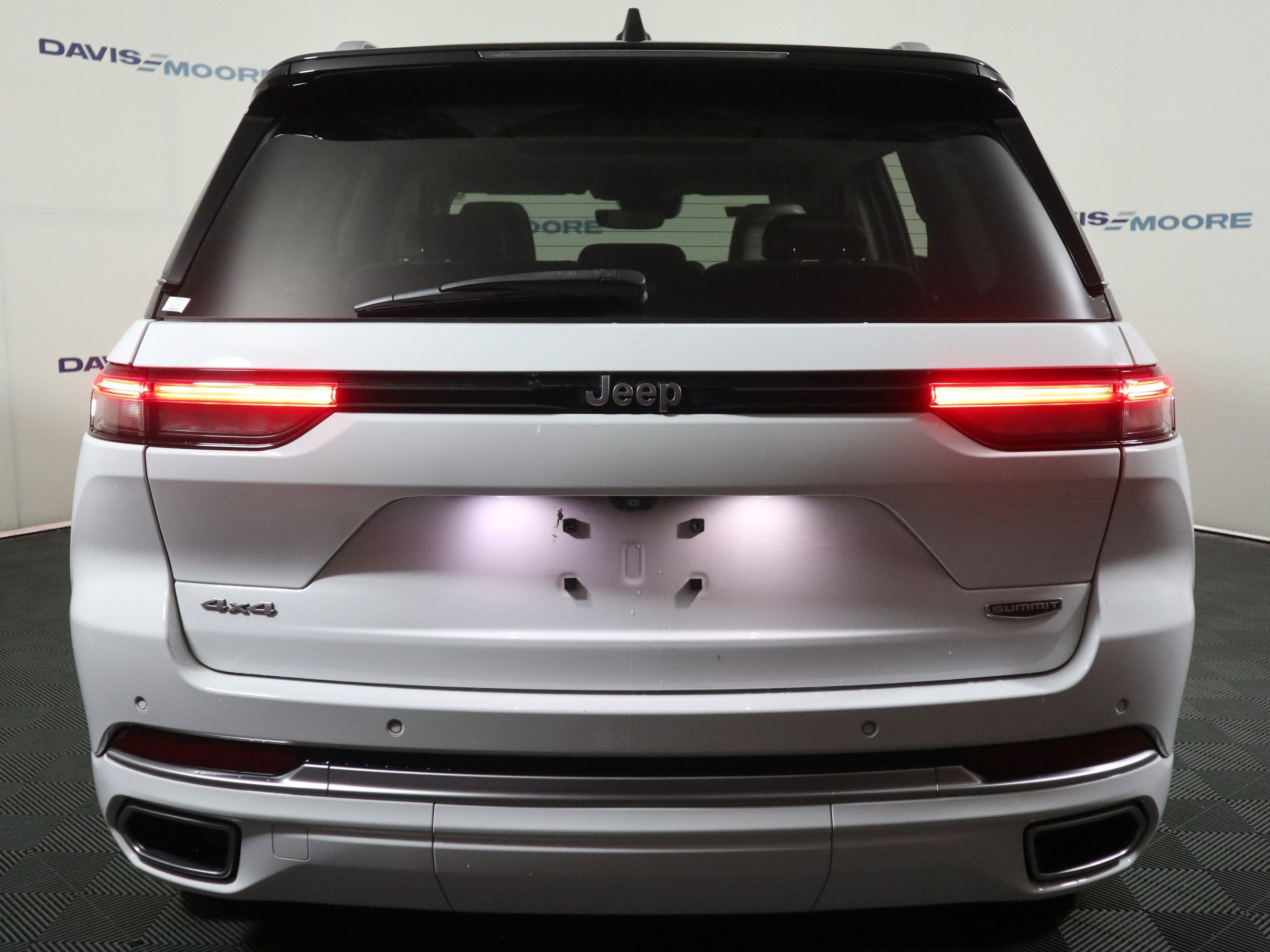 2022 Jeep Grand Cherokee Summit