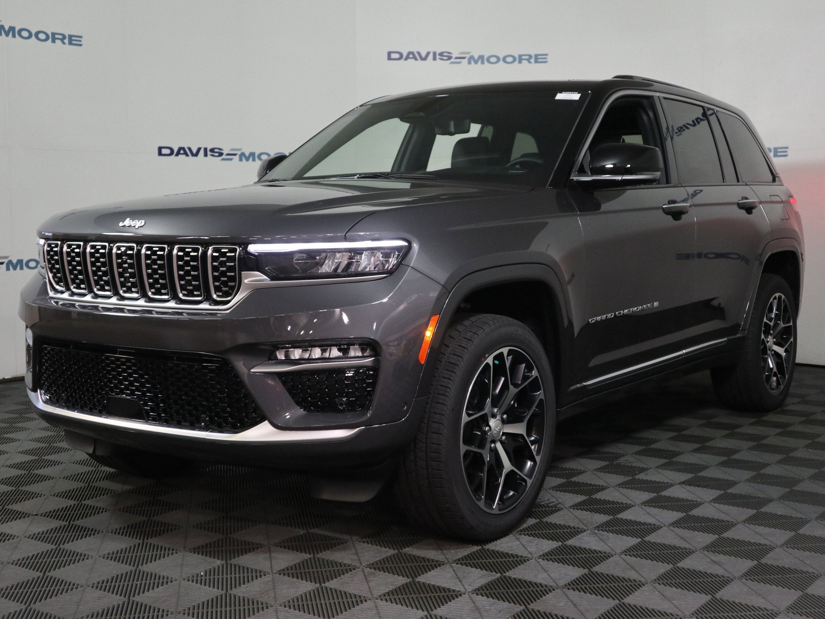 2025 Jeep Grand Cherokee Summit