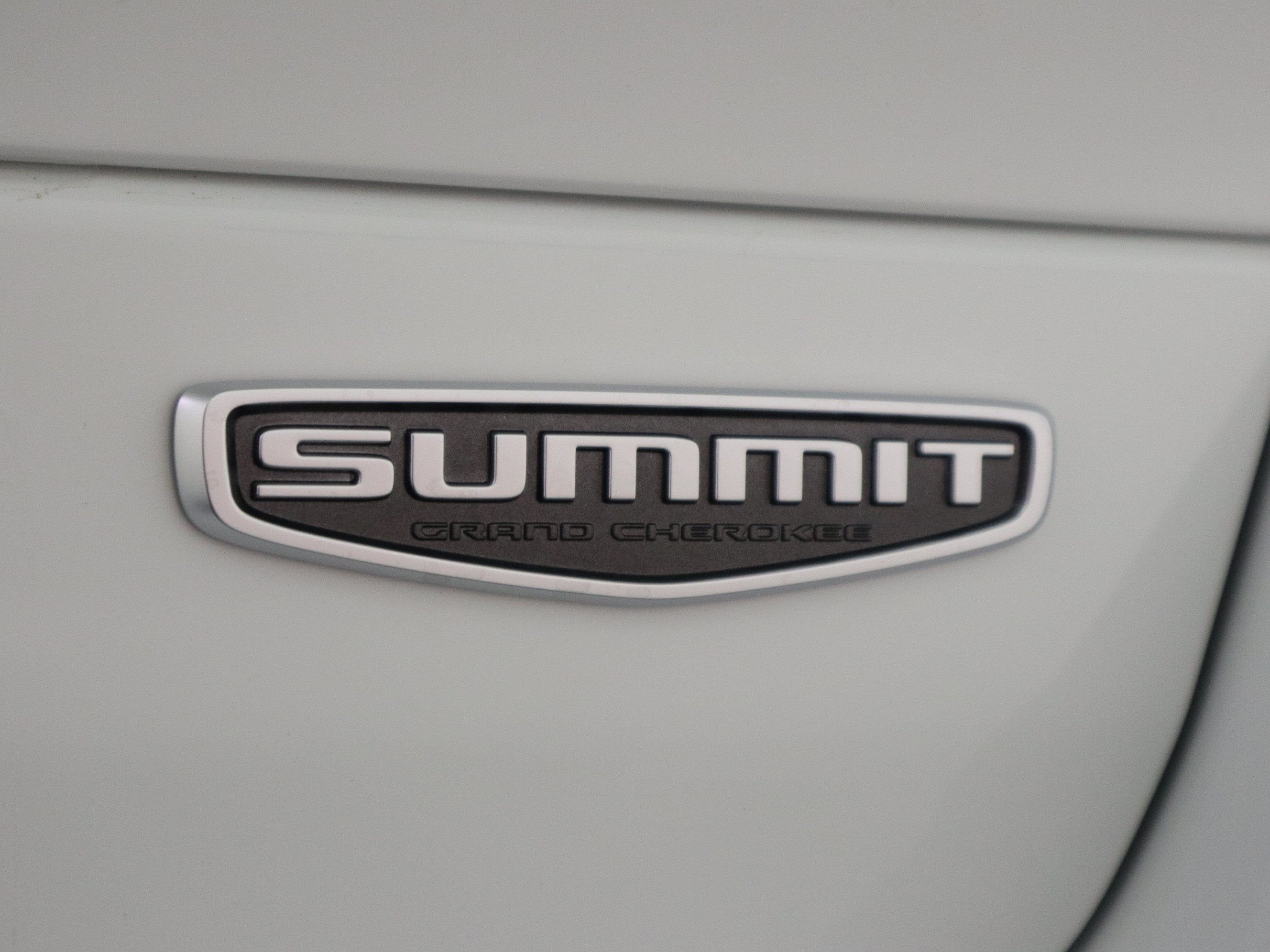 2022 Jeep Grand Cherokee Summit