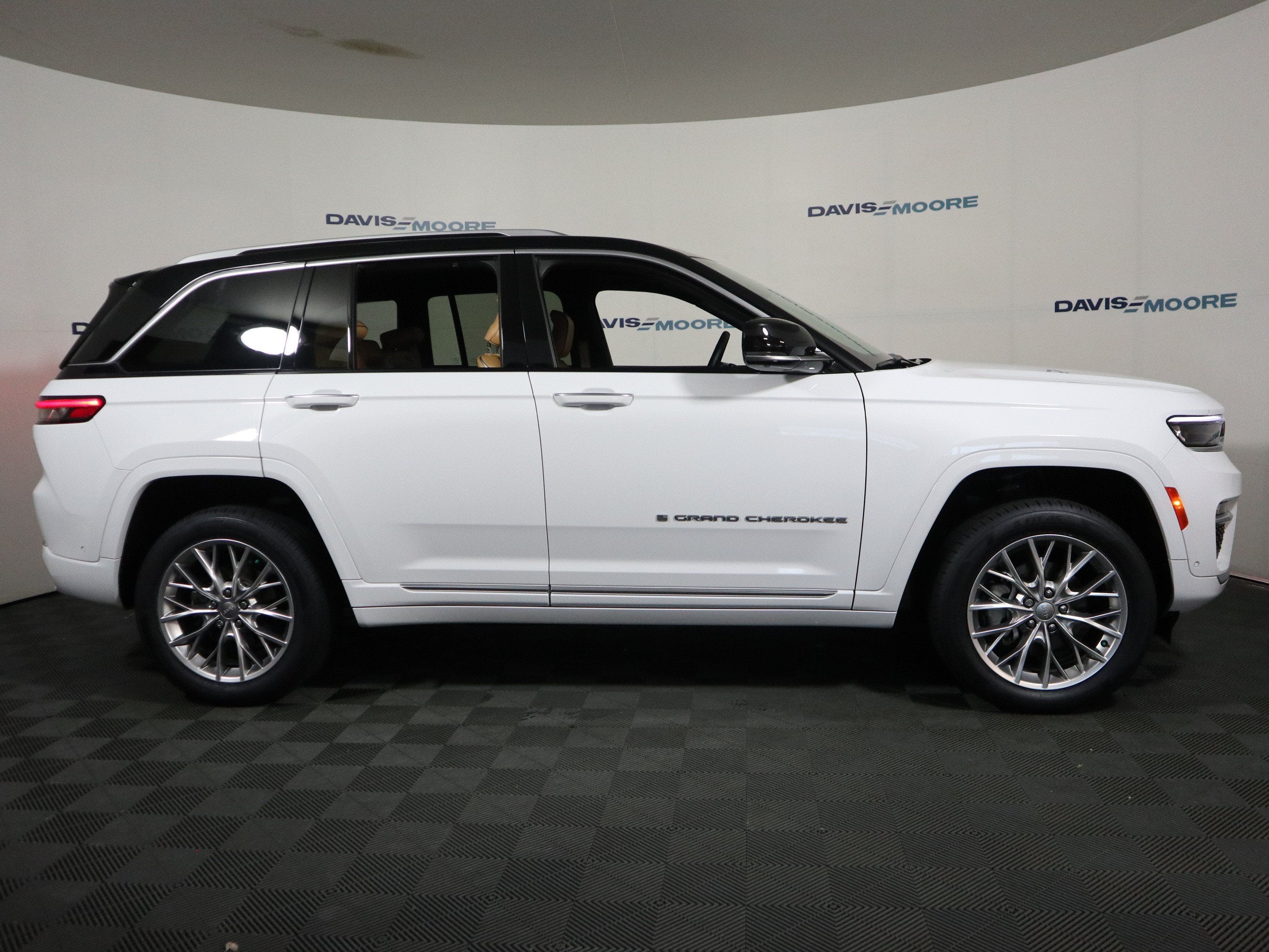 2022 Jeep Grand Cherokee Summit