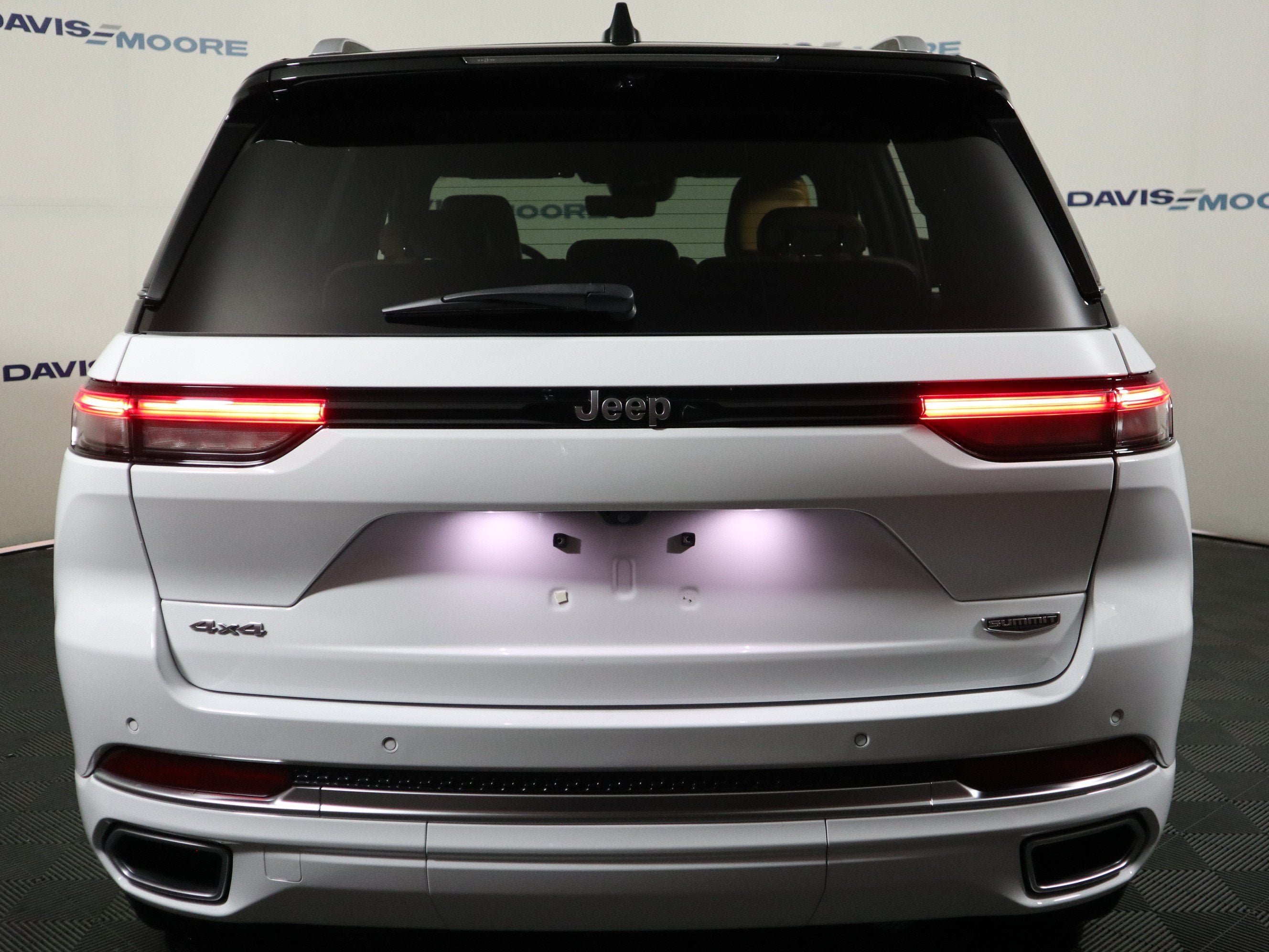 2022 Jeep Grand Cherokee Summit
