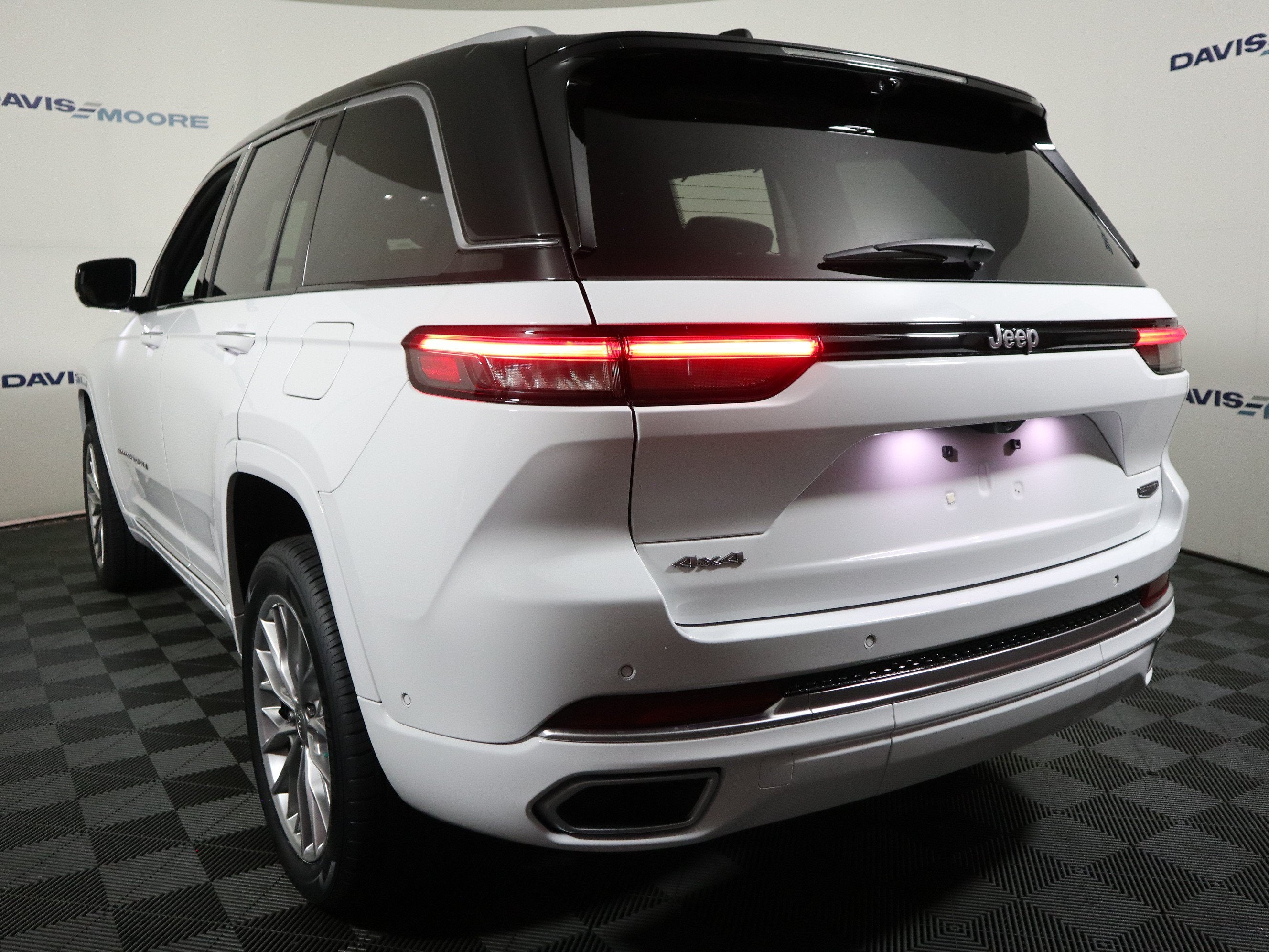 2022 Jeep Grand Cherokee Summit