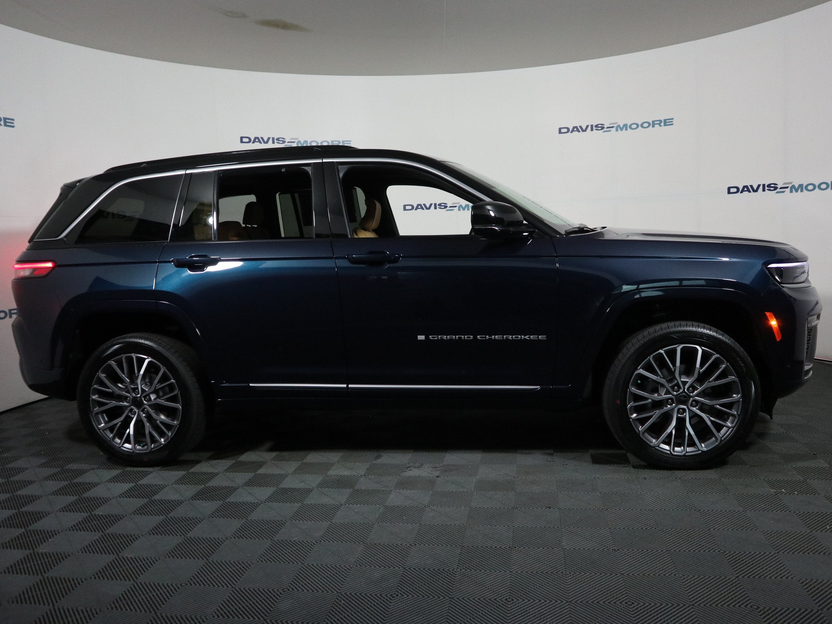 2027 Jeep Grand Cherokee Summit