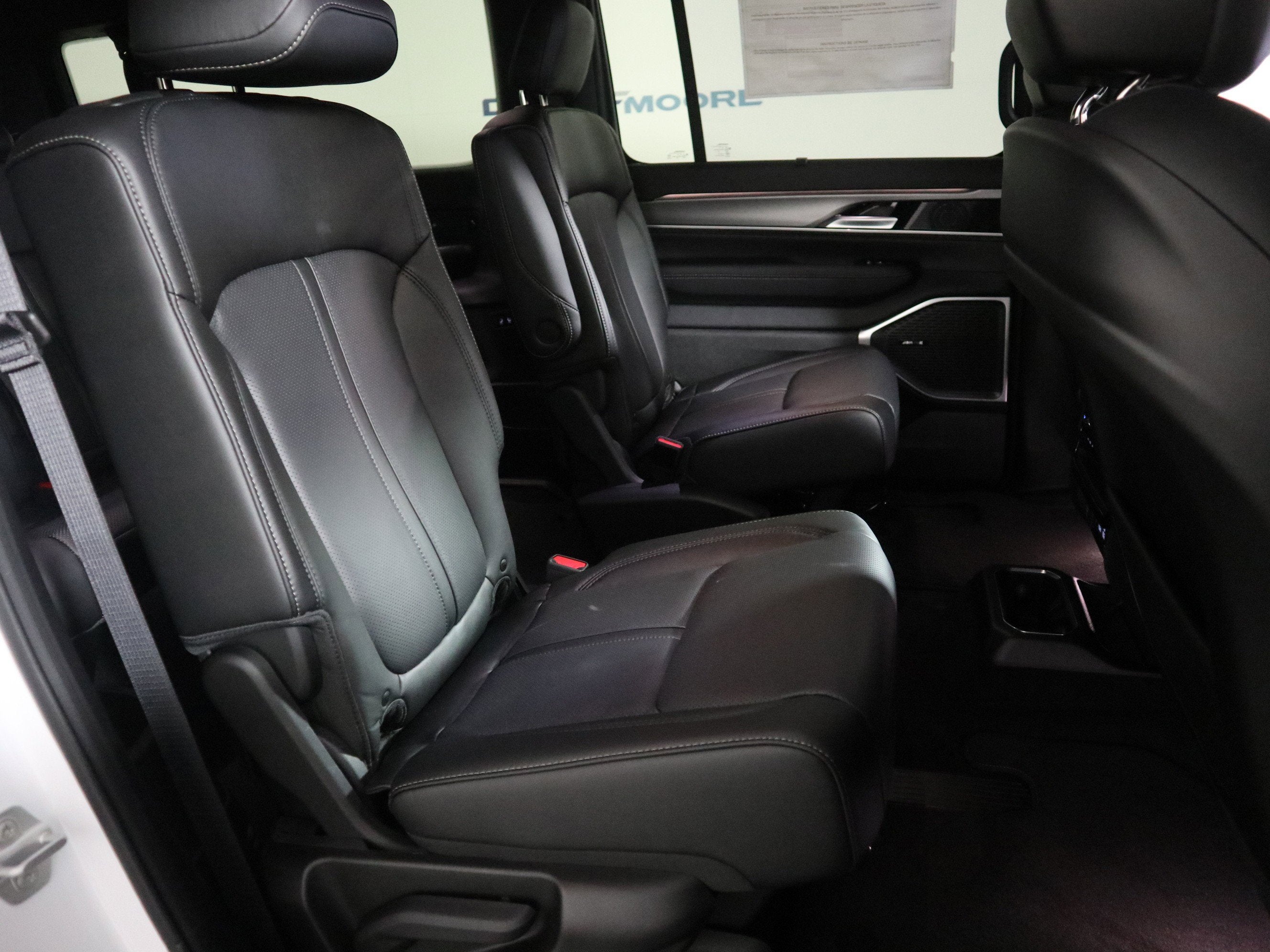 2025 Jeep Wagoneer Series II Carbide 4x4