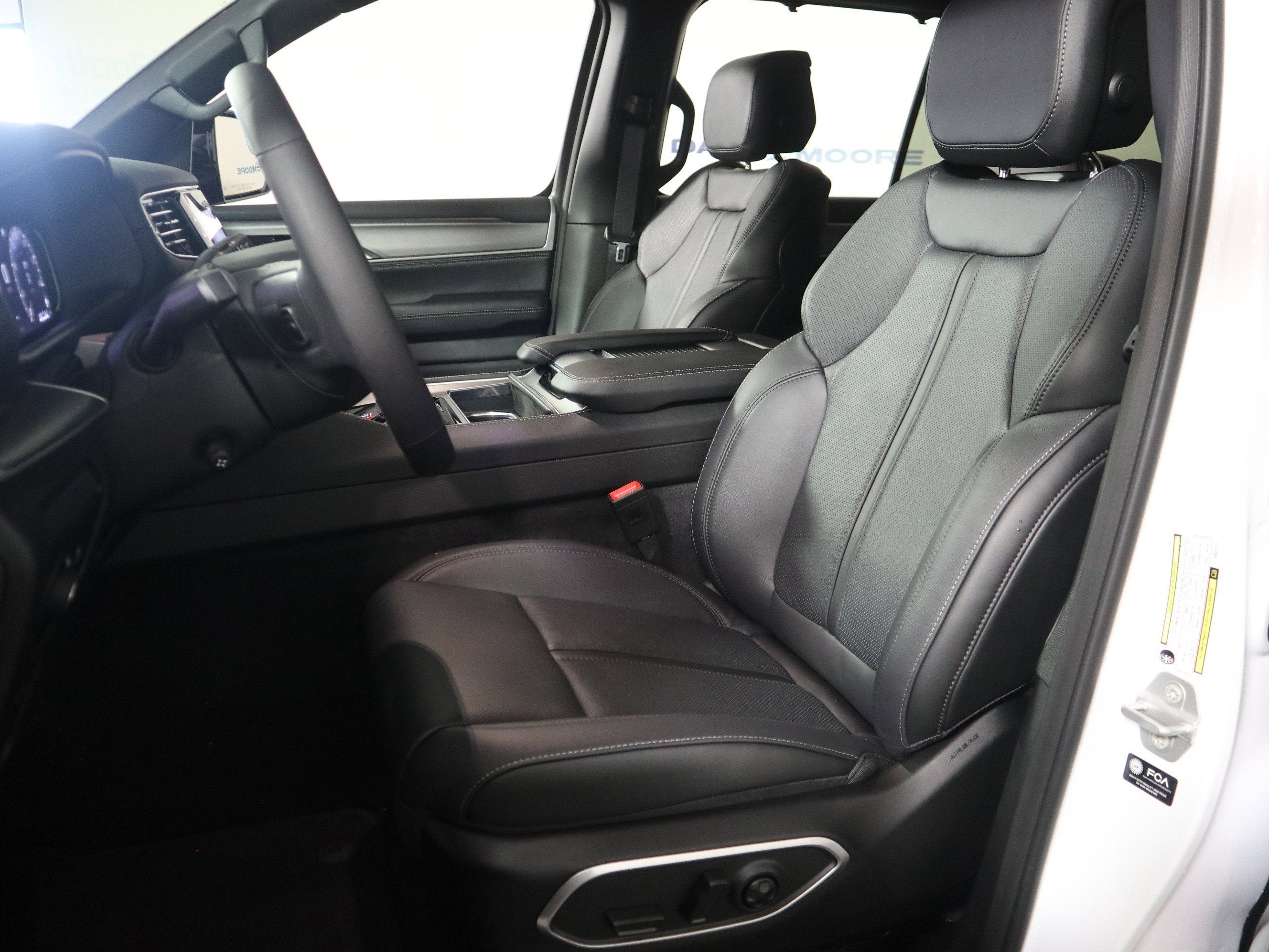 2025 Jeep Wagoneer Series II Carbide 4x4