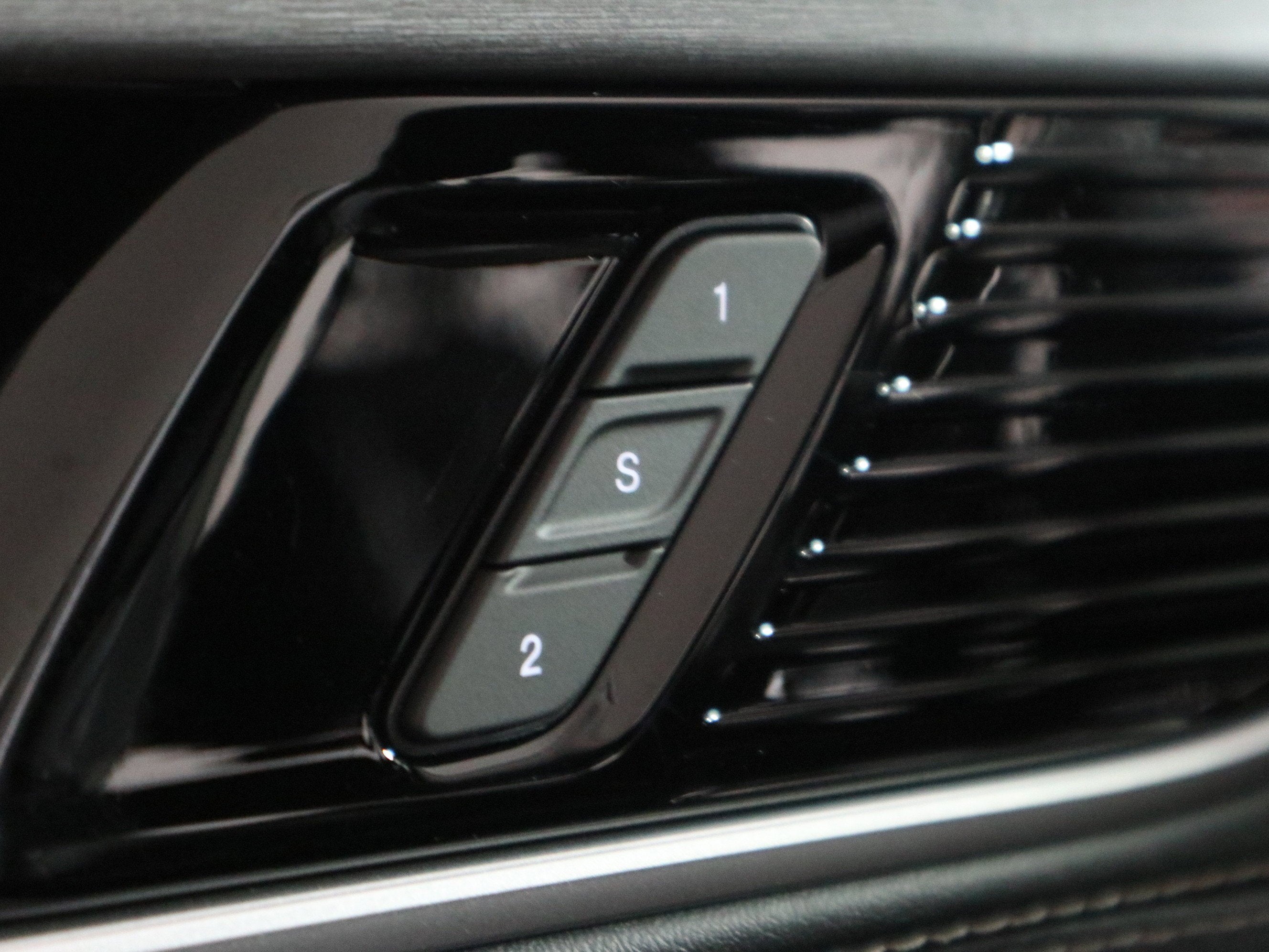 2025 Jeep Wagoneer Series II Carbide 4x4