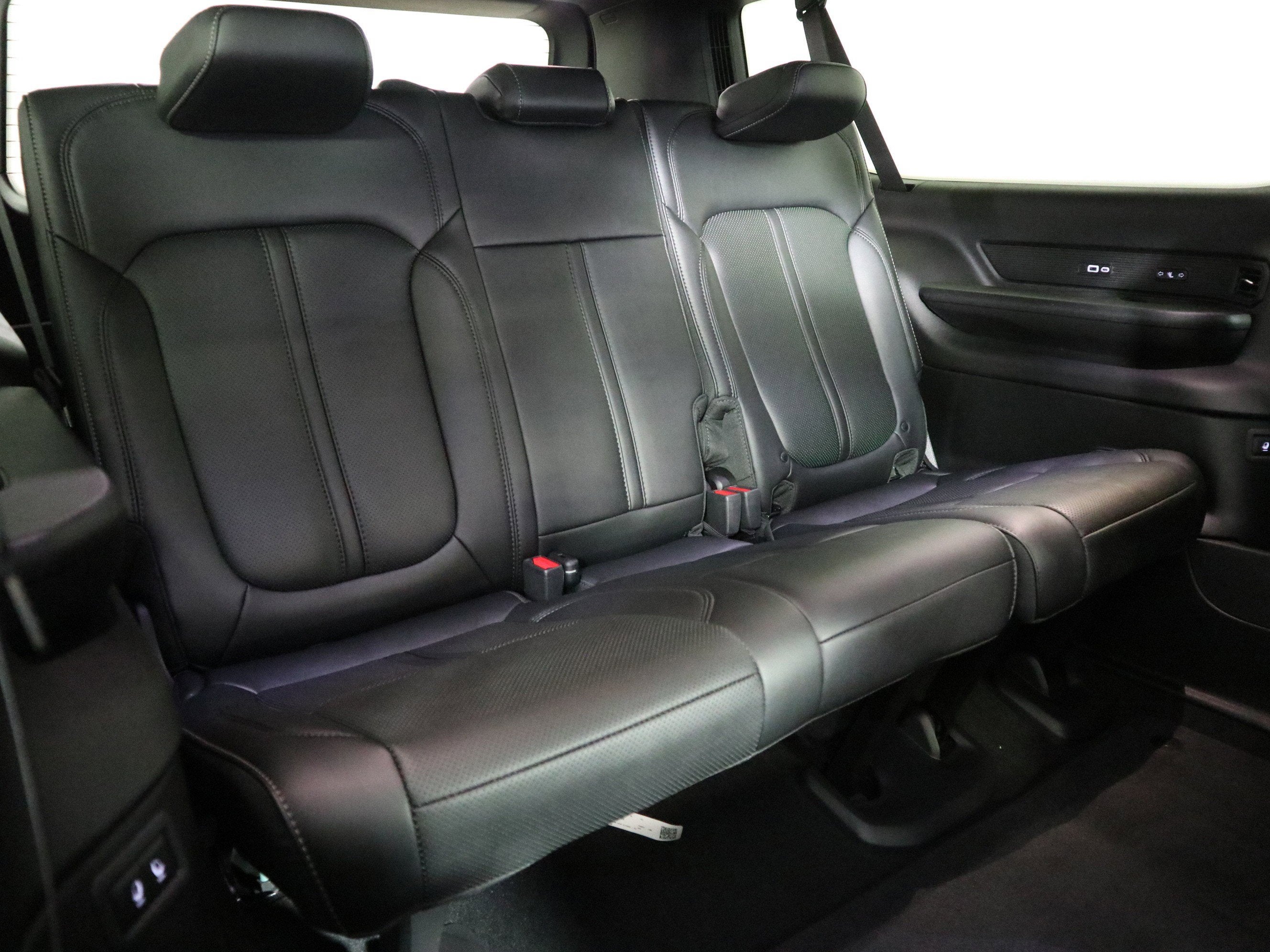 2025 Jeep Wagoneer Series II Carbide 4x4