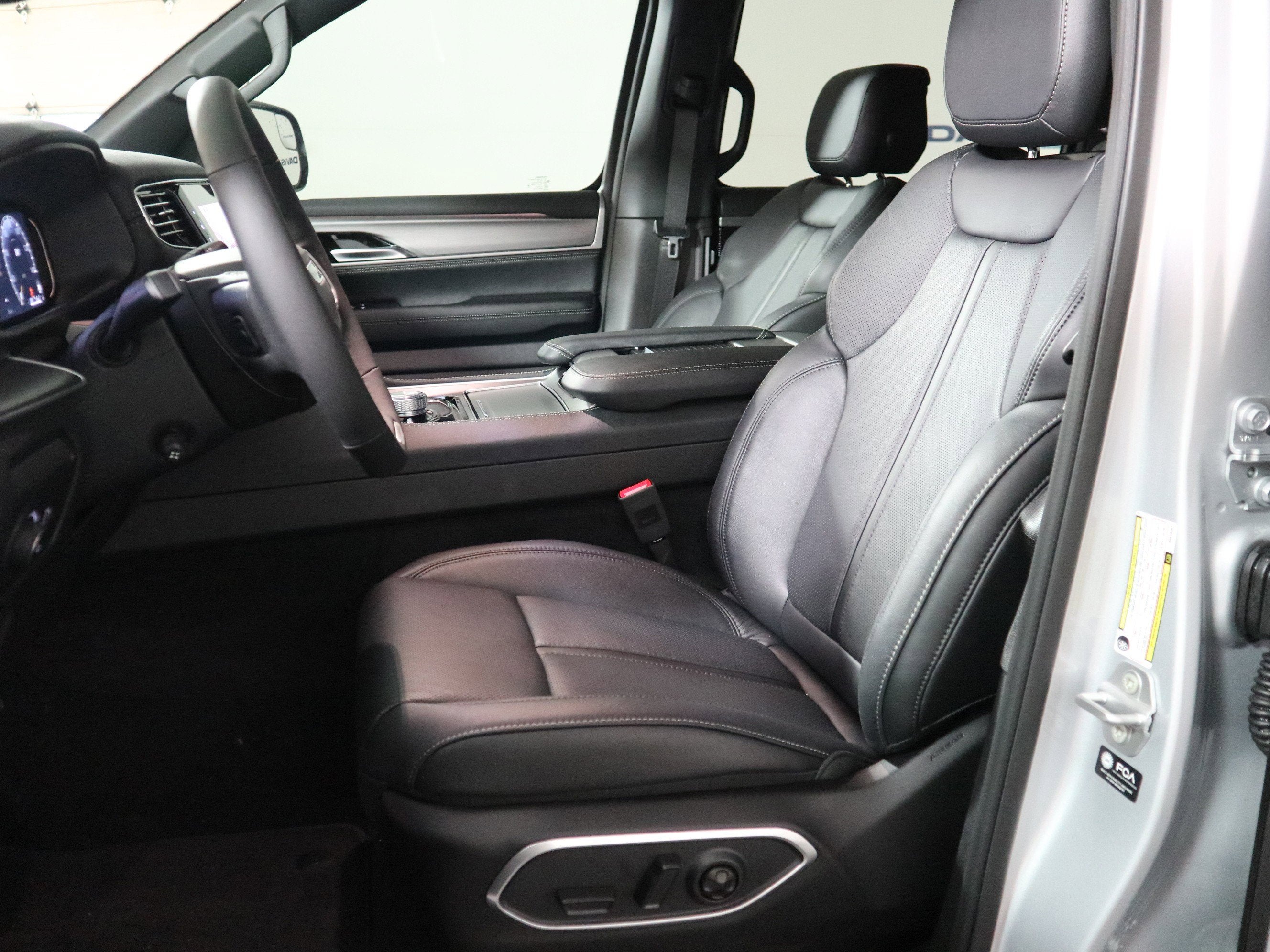 2025 Jeep Wagoneer Series II Carbide 4x4