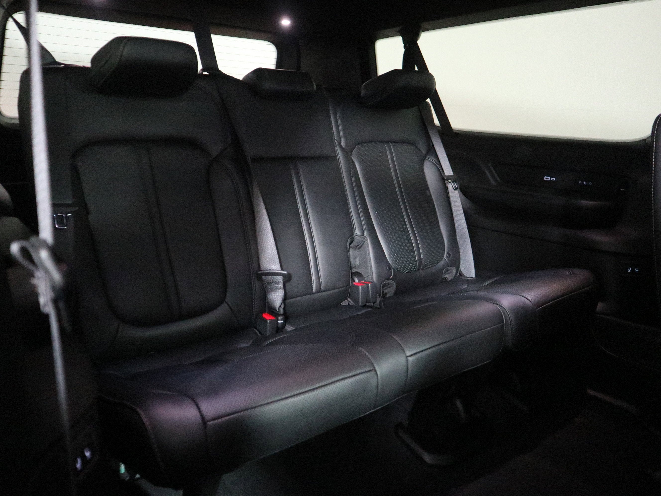 2025 Jeep Wagoneer Series III Super 4x4