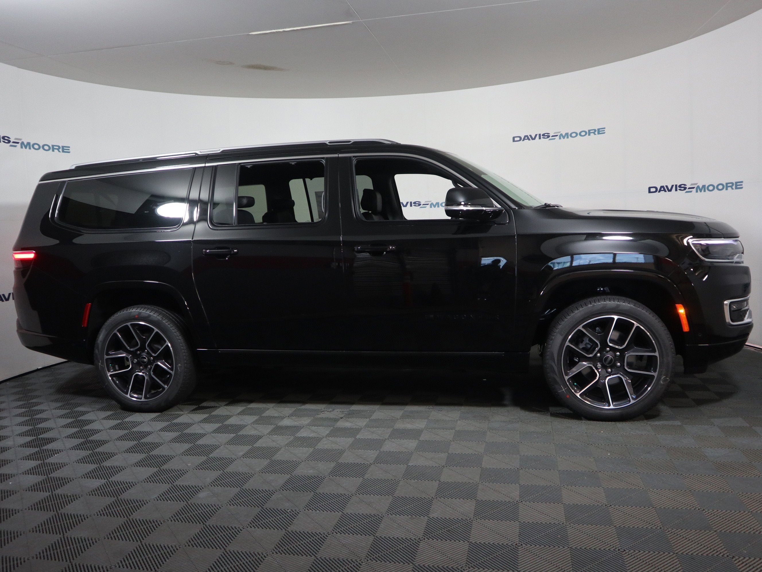 2025 Jeep Wagoneer Series III Super 4x4