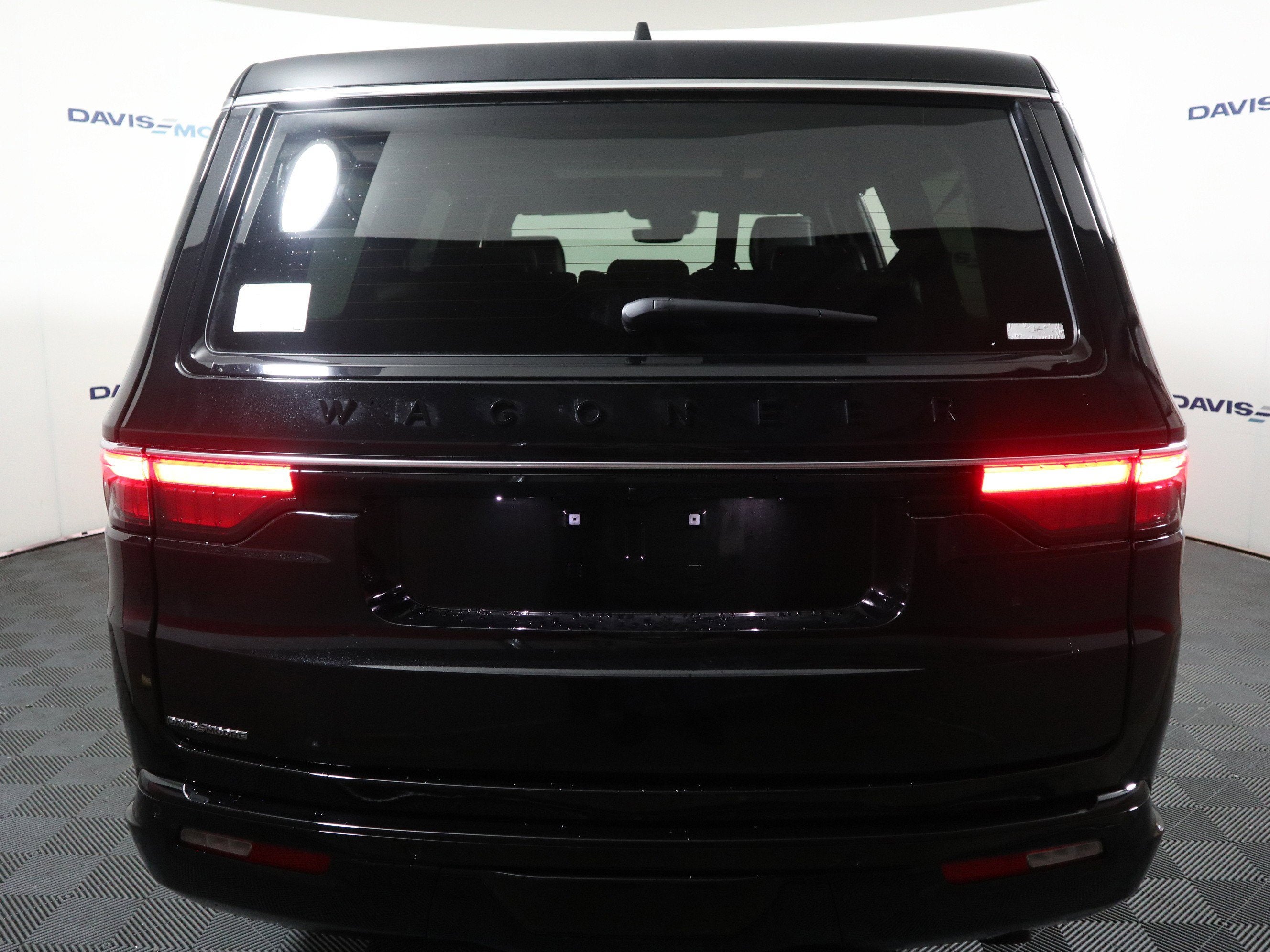 2025 Jeep Wagoneer Series III Super 4x4