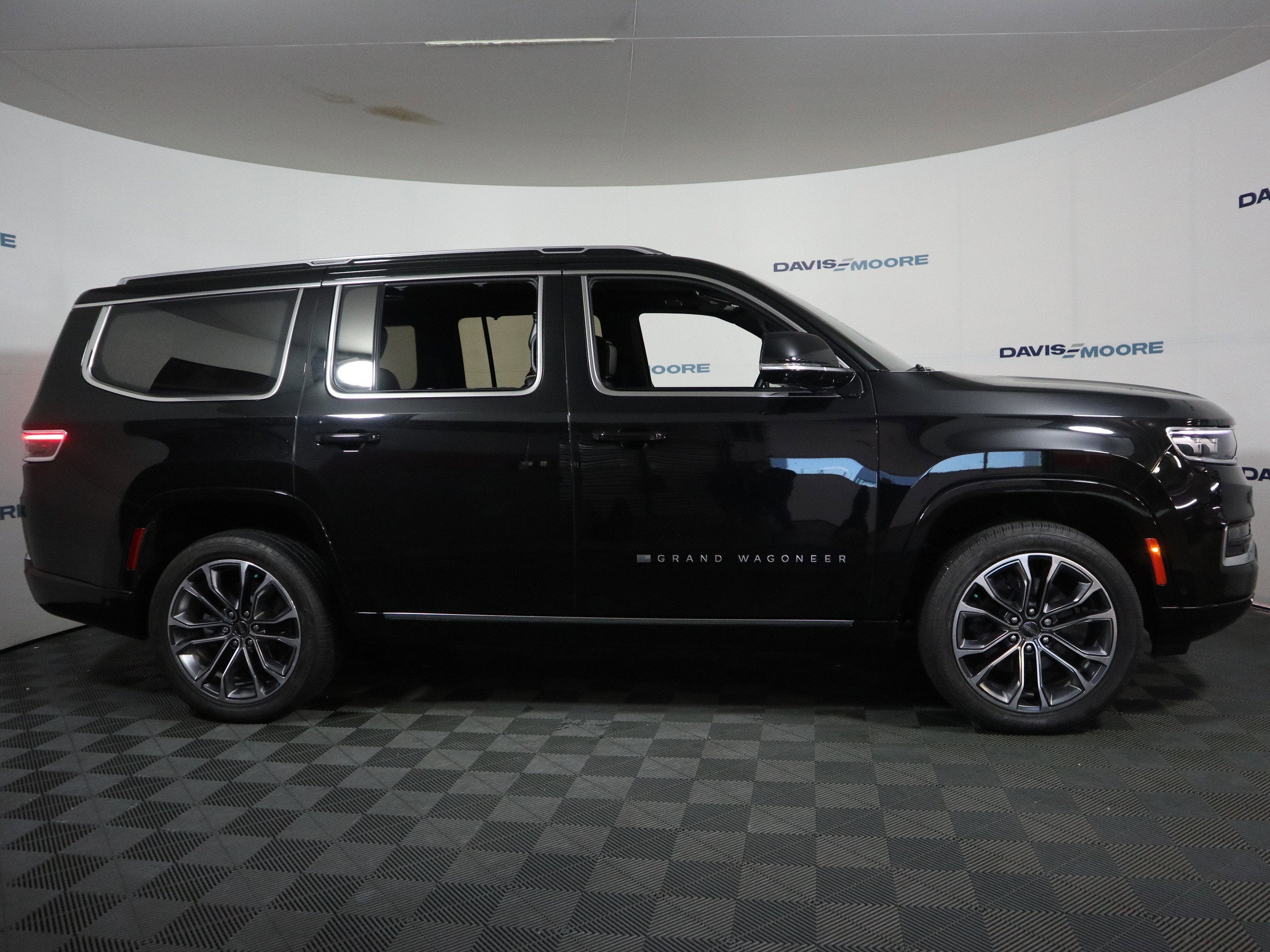 2023 Jeep Grand Wagoneer Series III