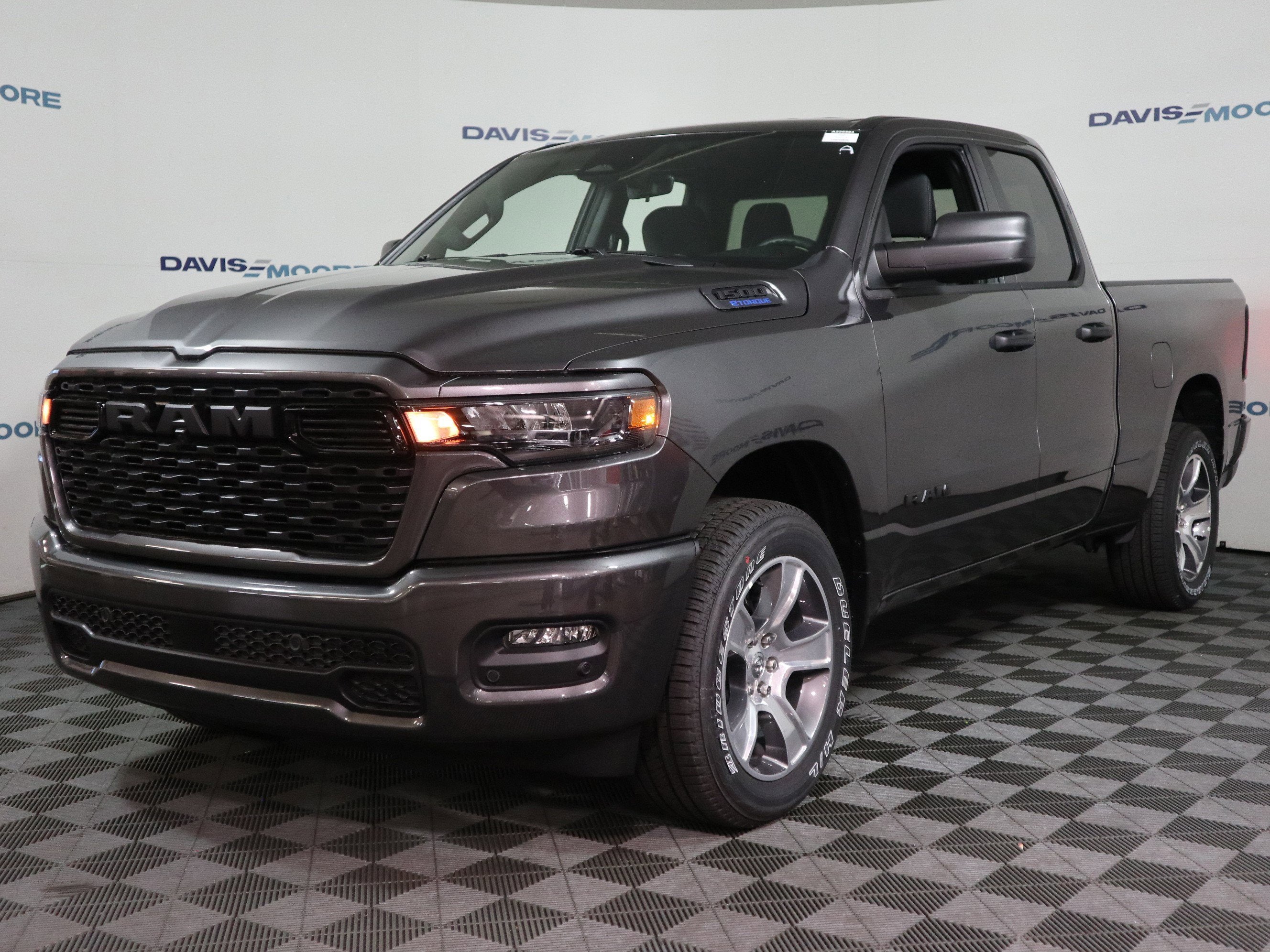 2026 RAM 1500 Express Quad Cab 4x4
