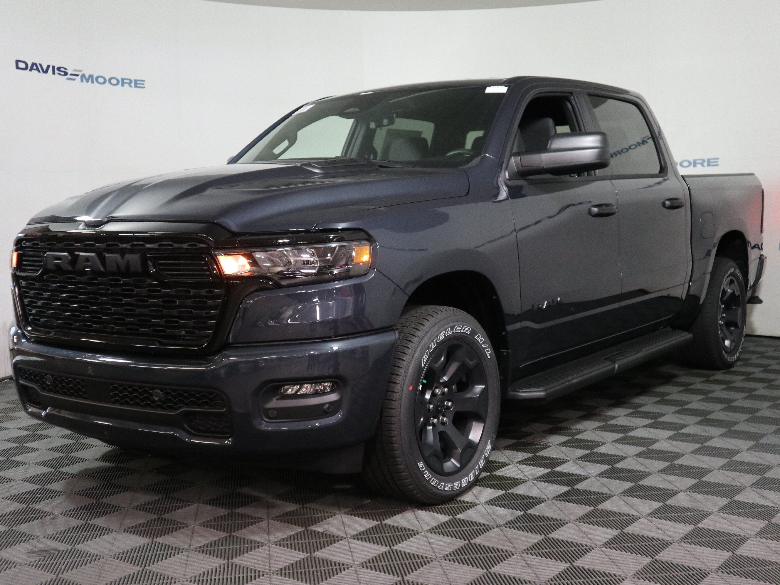 2026 RAM 1500 Express 4x4 Crew Cab