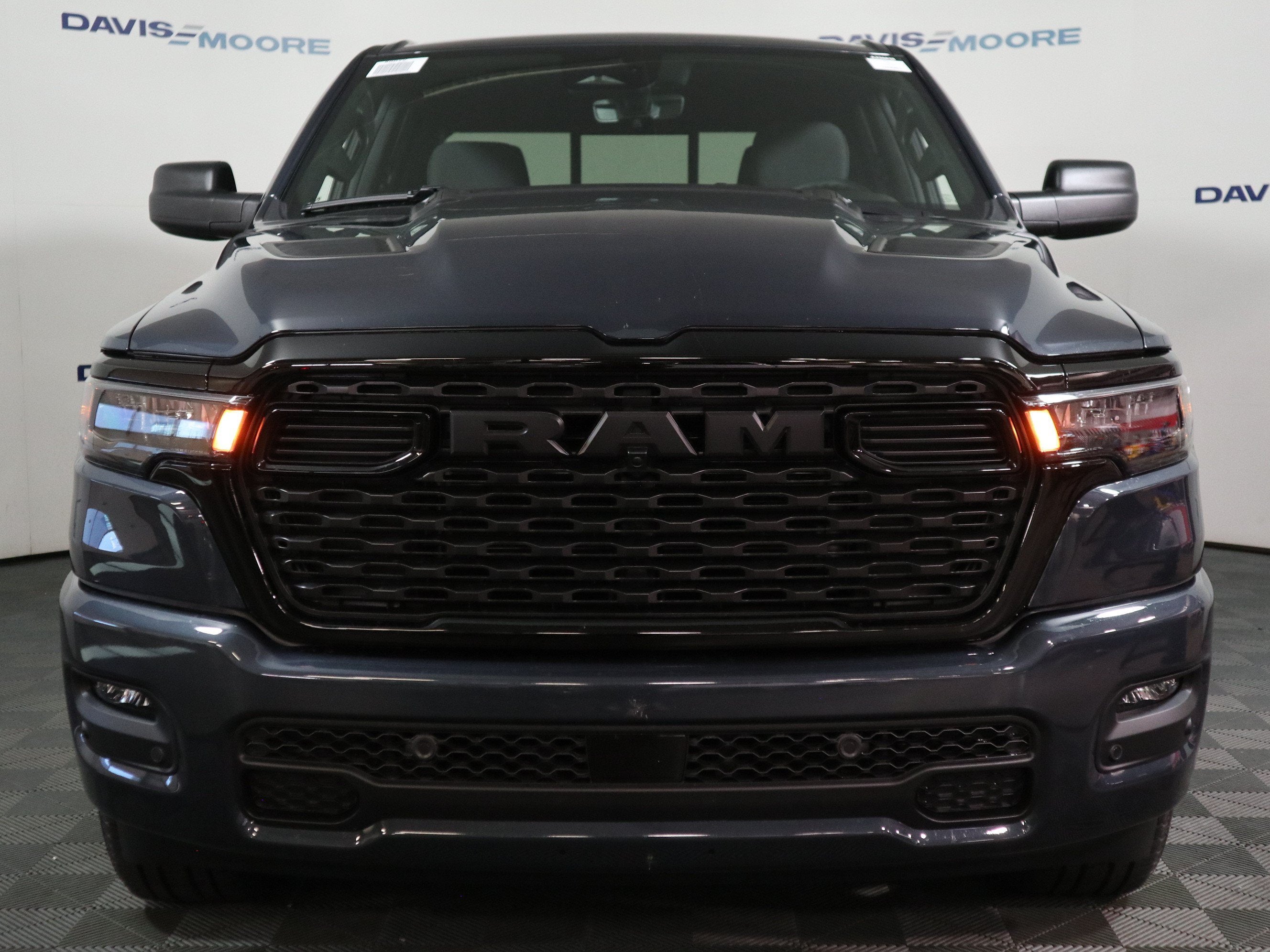 2026 RAM 1500 Express 4x4 Crew Cab