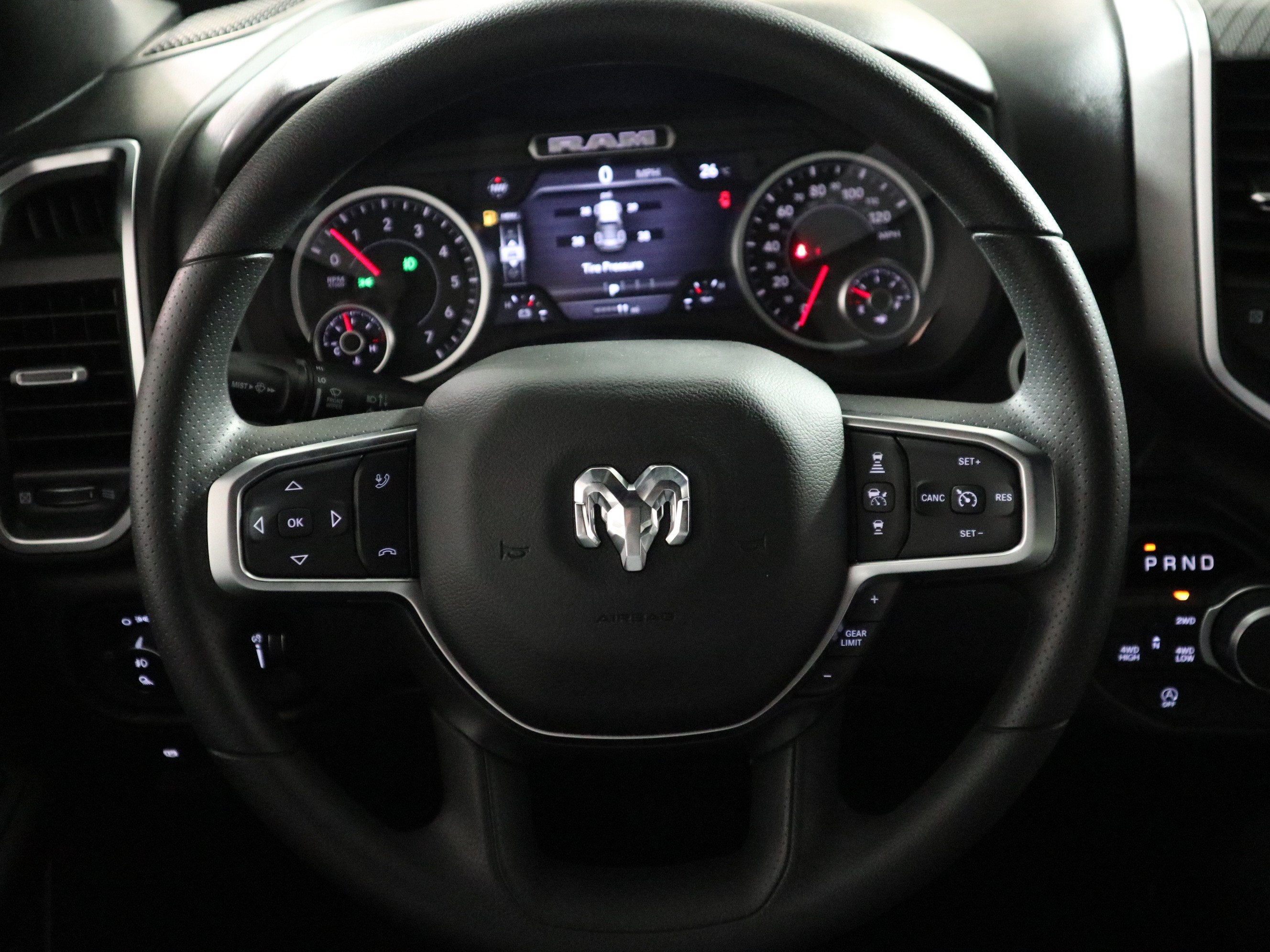 2026 RAM 1500 Express 4x4 Crew Cab