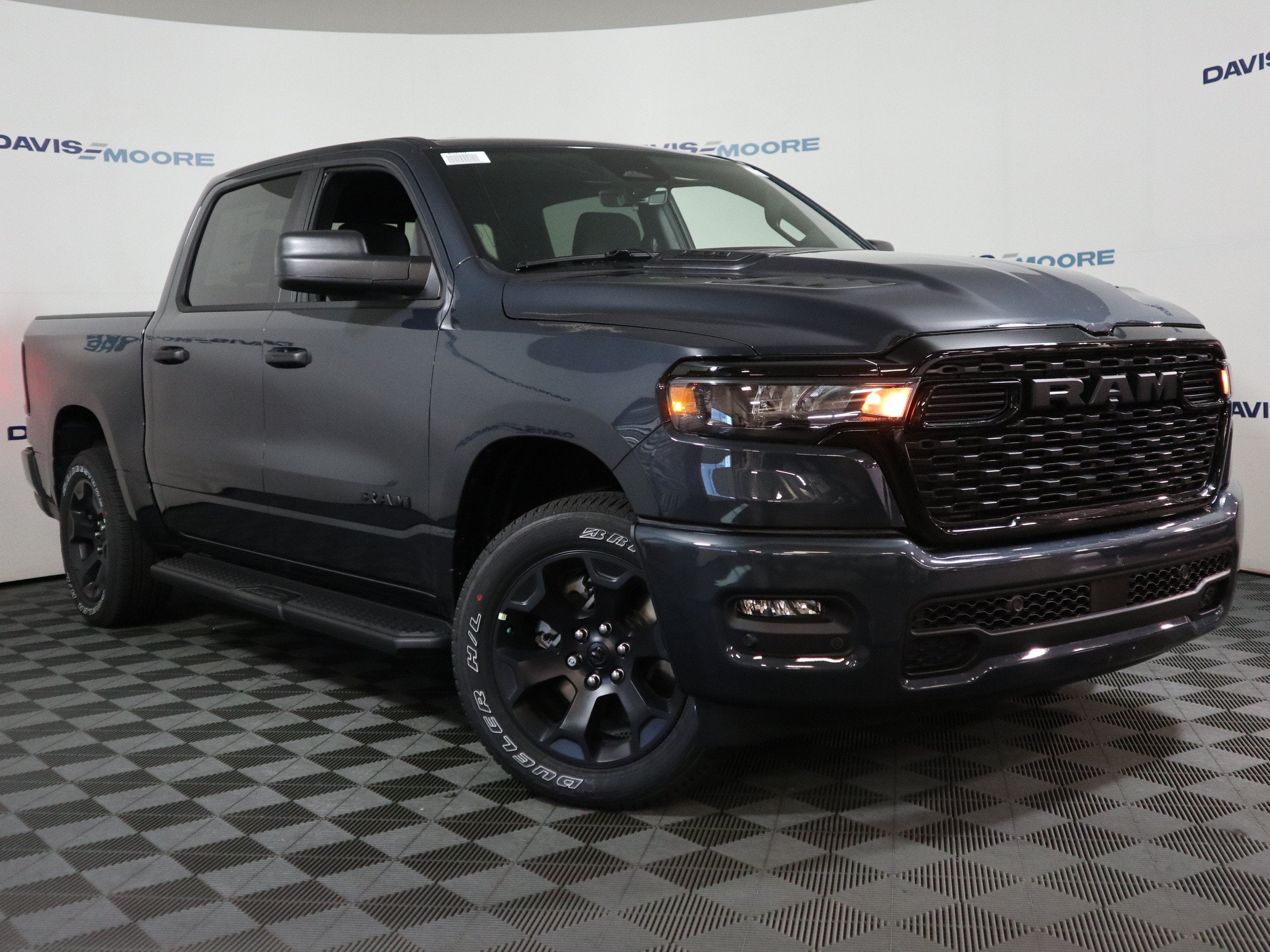 2026 RAM 1500 Express 4x4 Crew Cab