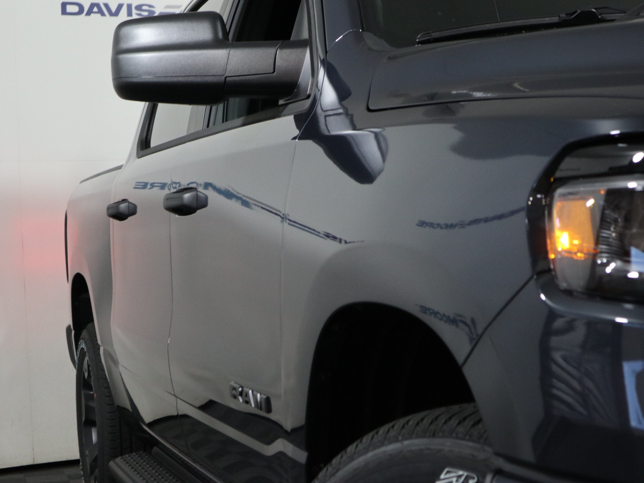 2026 RAM 1500 Express 4x4 Crew Cab