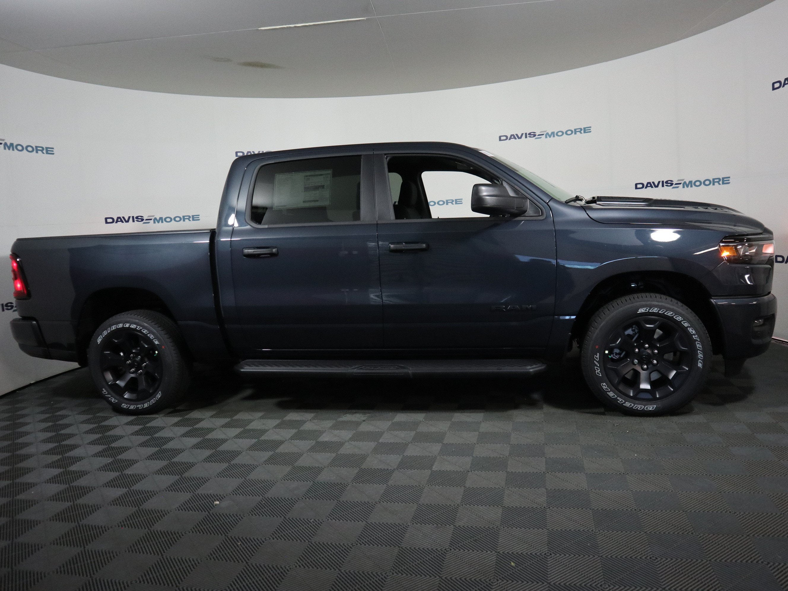 2026 RAM 1500 Express 4x4 Crew Cab