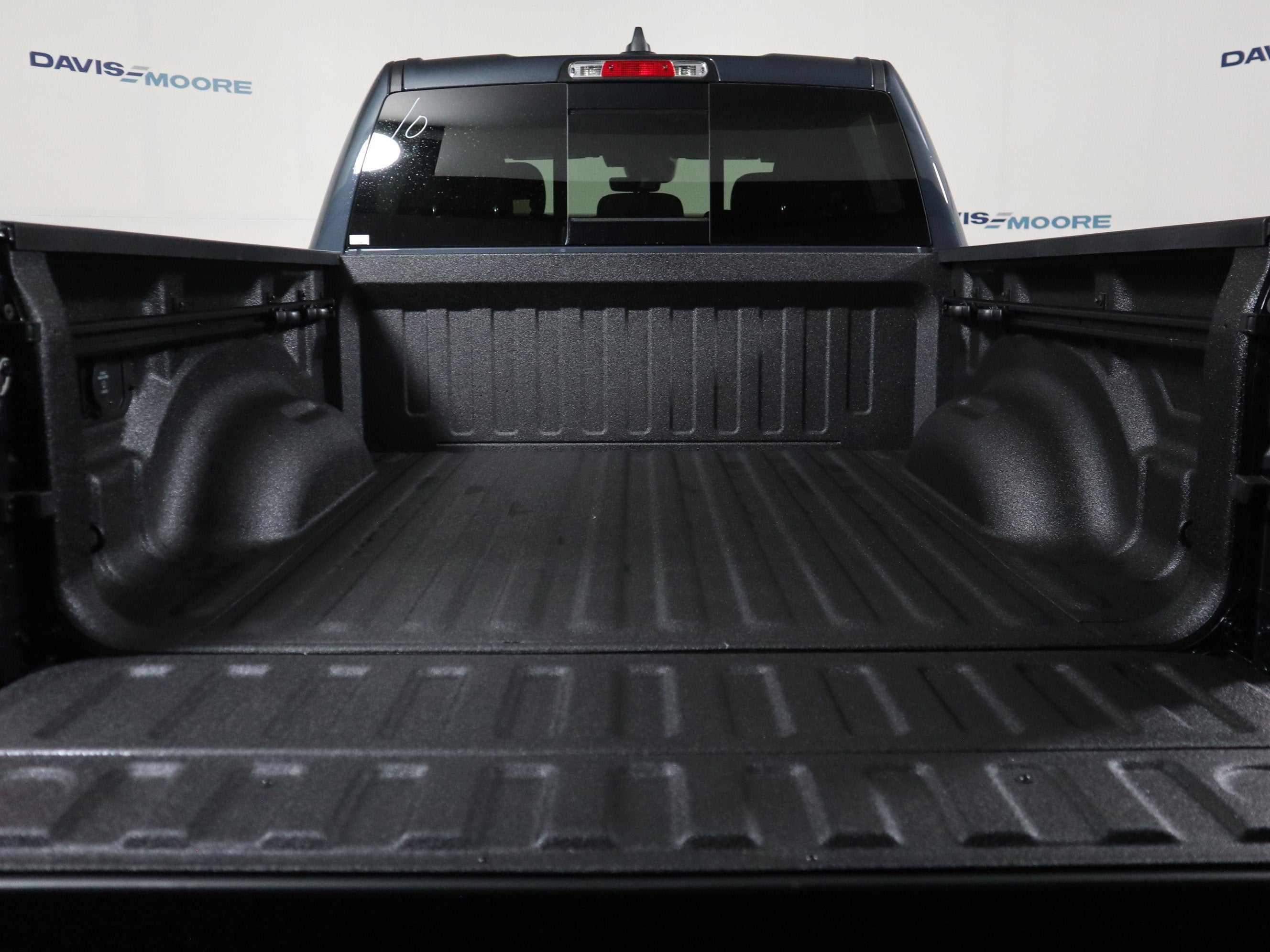 2026 RAM 1500 Express 4x4 Crew Cab