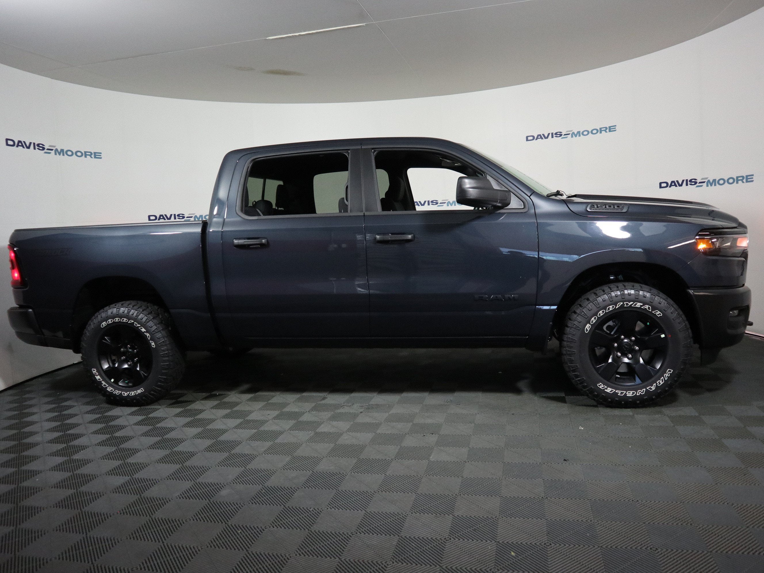 2027 RAM 1500 Tradesman Crew Cab 4x4