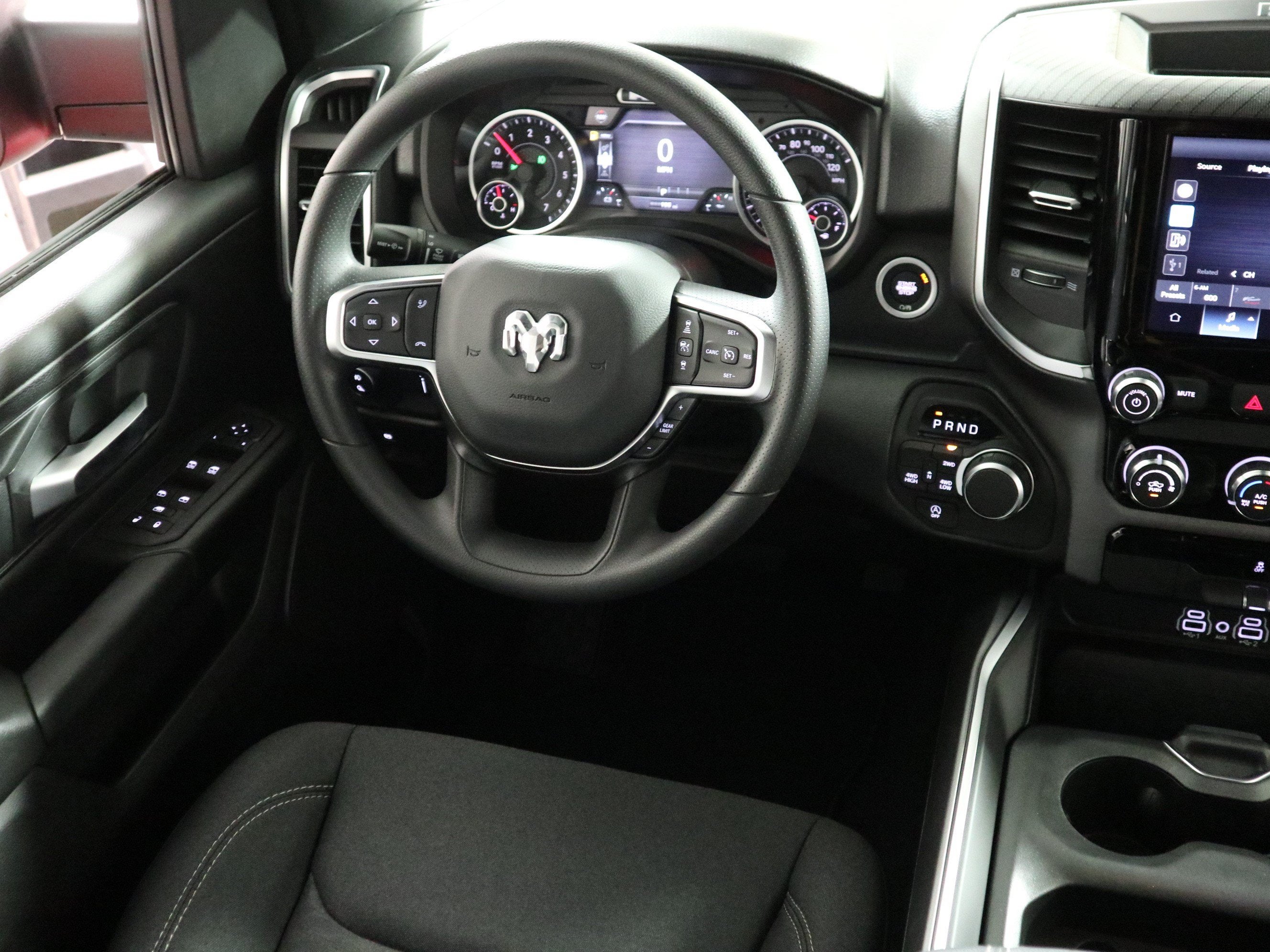 2026 RAM 1500 Express 4x4 Crew Cab