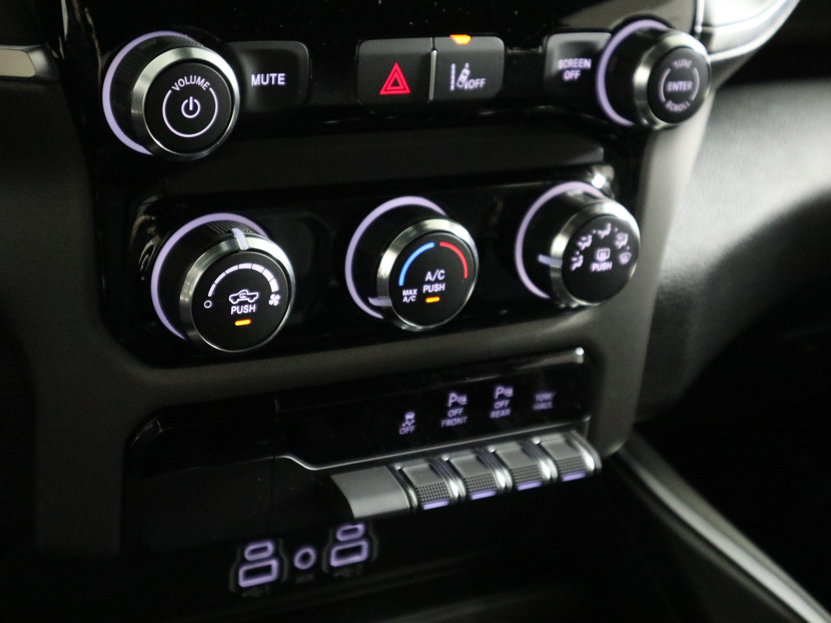 2026 RAM 1500 Express 4x4 Crew Cab