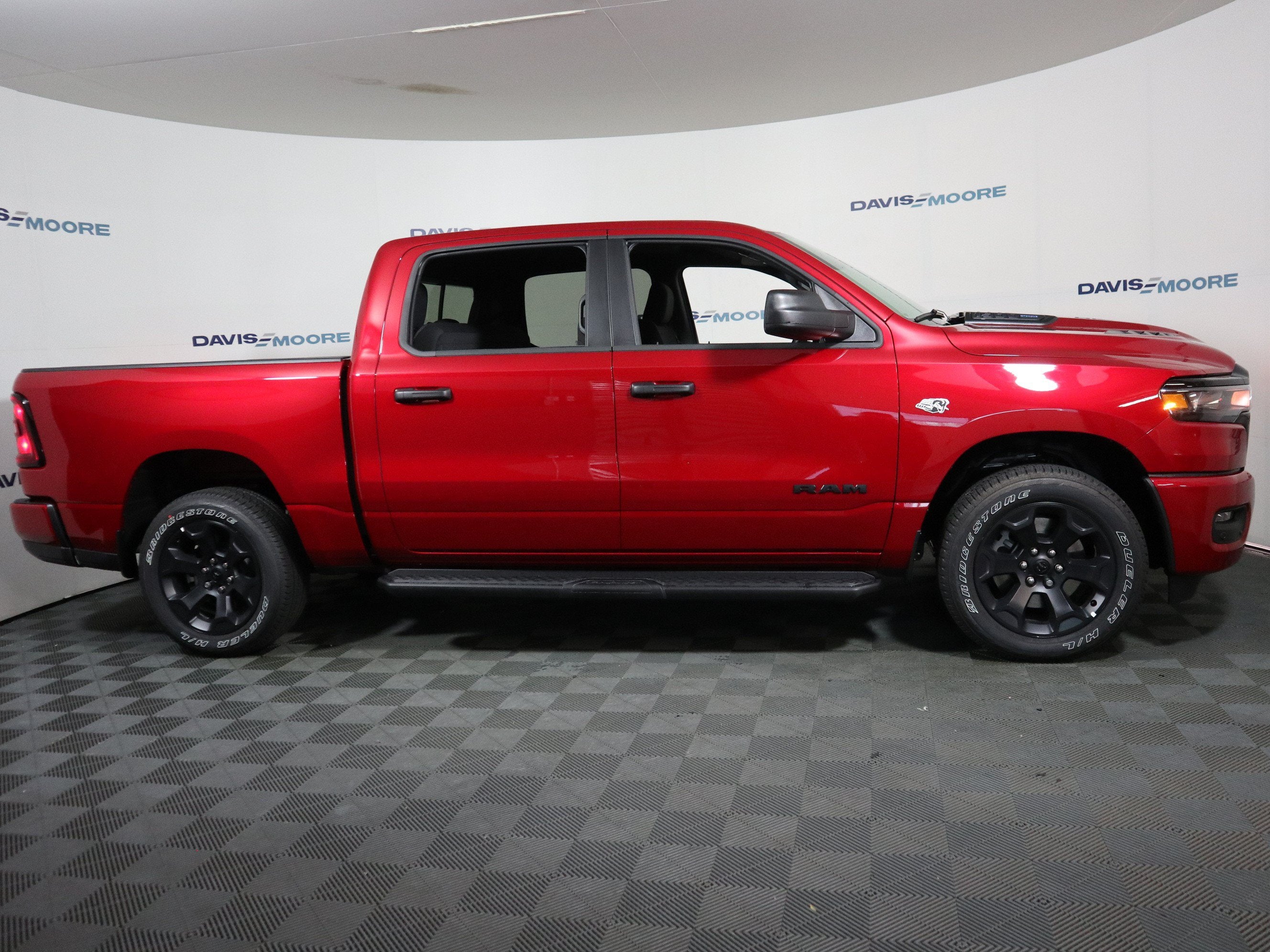 2026 RAM 1500 Express 4x4 Crew Cab