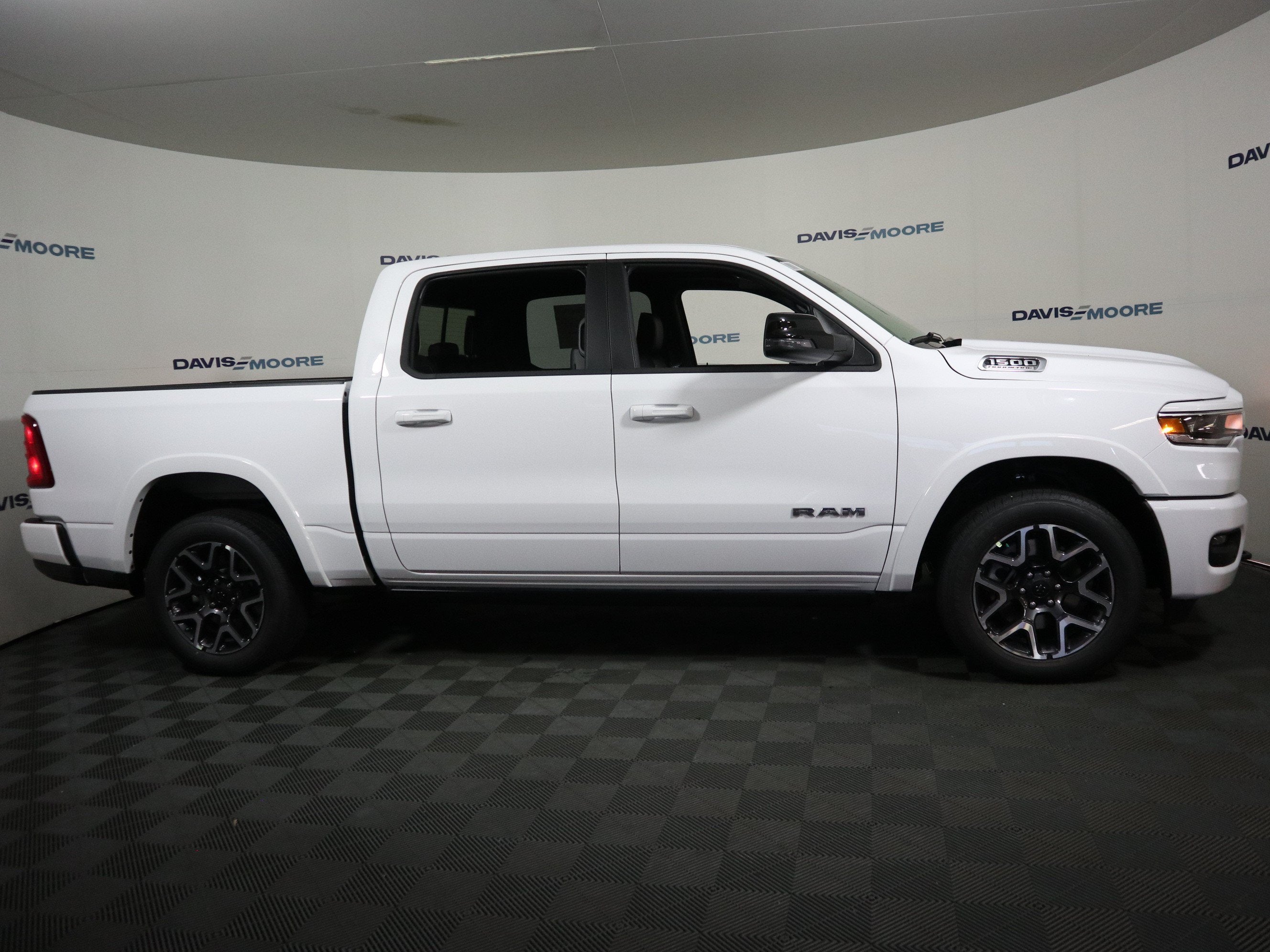 2027 RAM 1500 LARAMIE