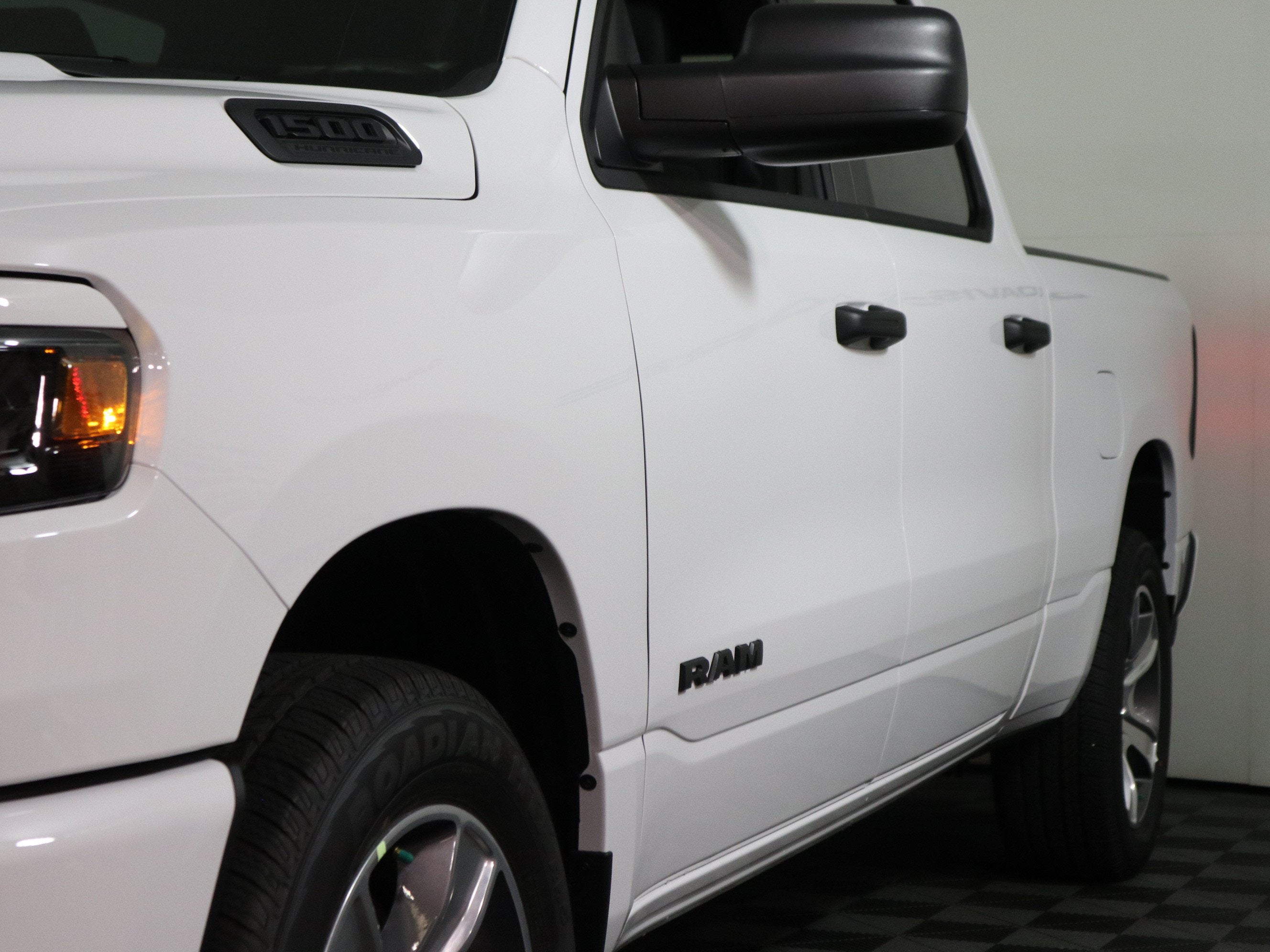 2027 RAM 1500 Express 4x4 Crew Cab