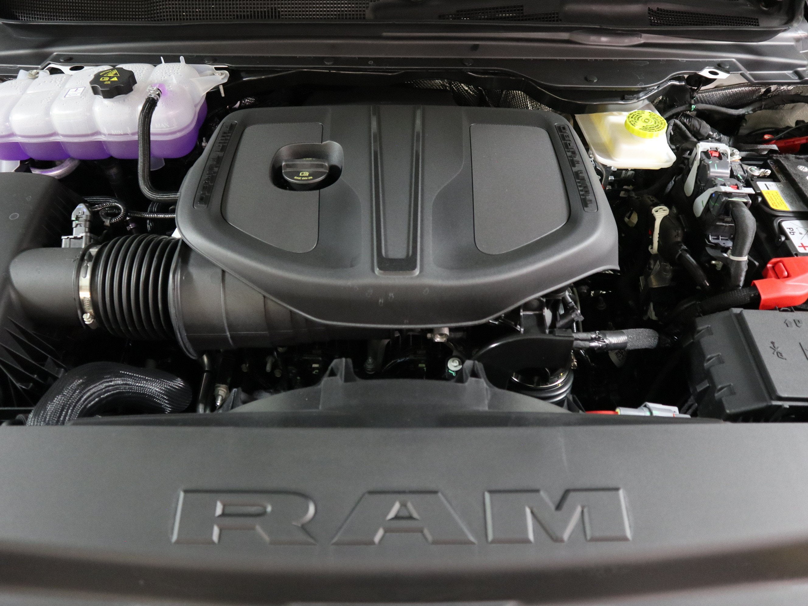 2027 RAM 1500 Express 4x4 Crew Cab