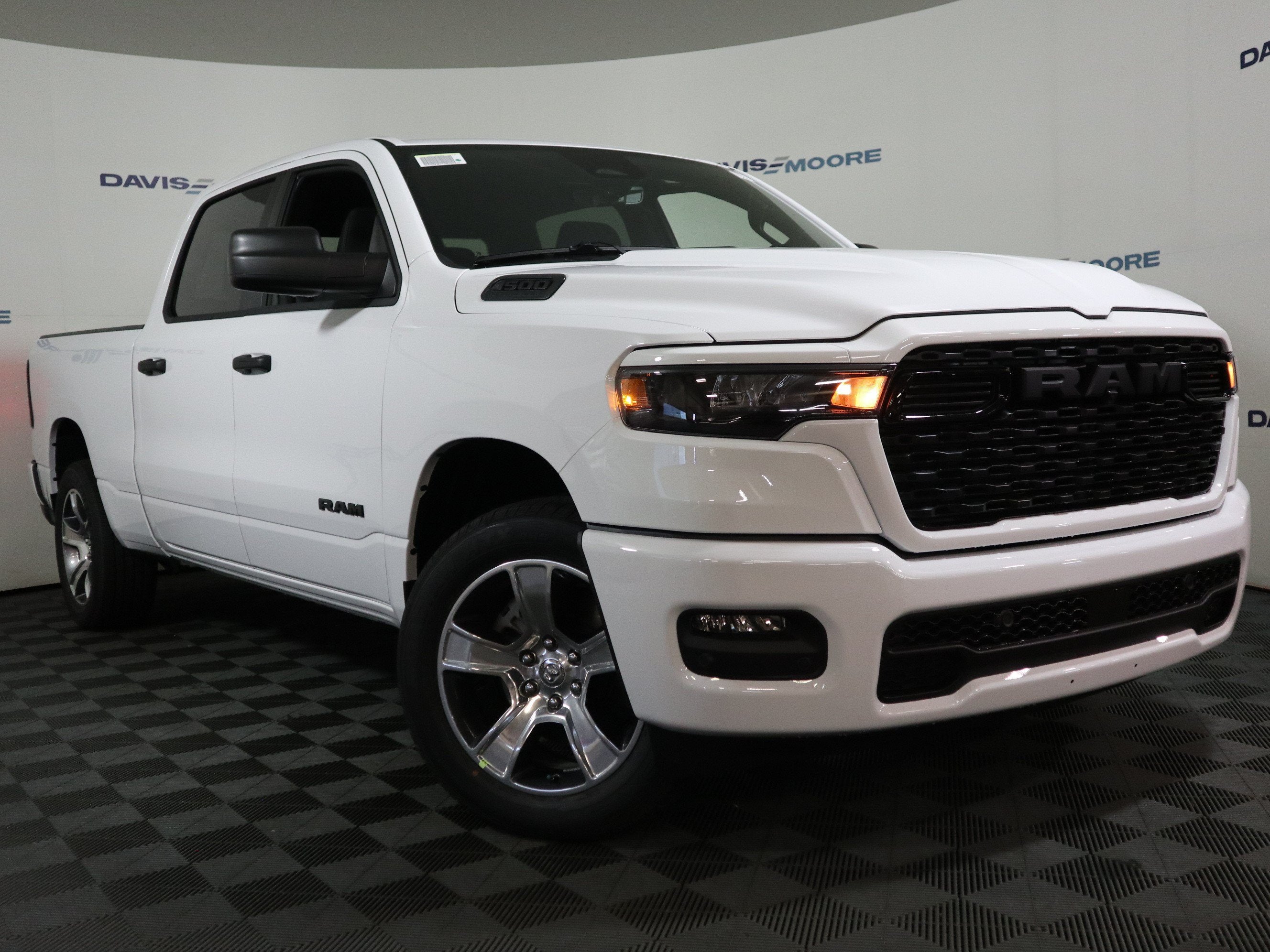 2027 RAM 1500 Express 4x4 Crew Cab