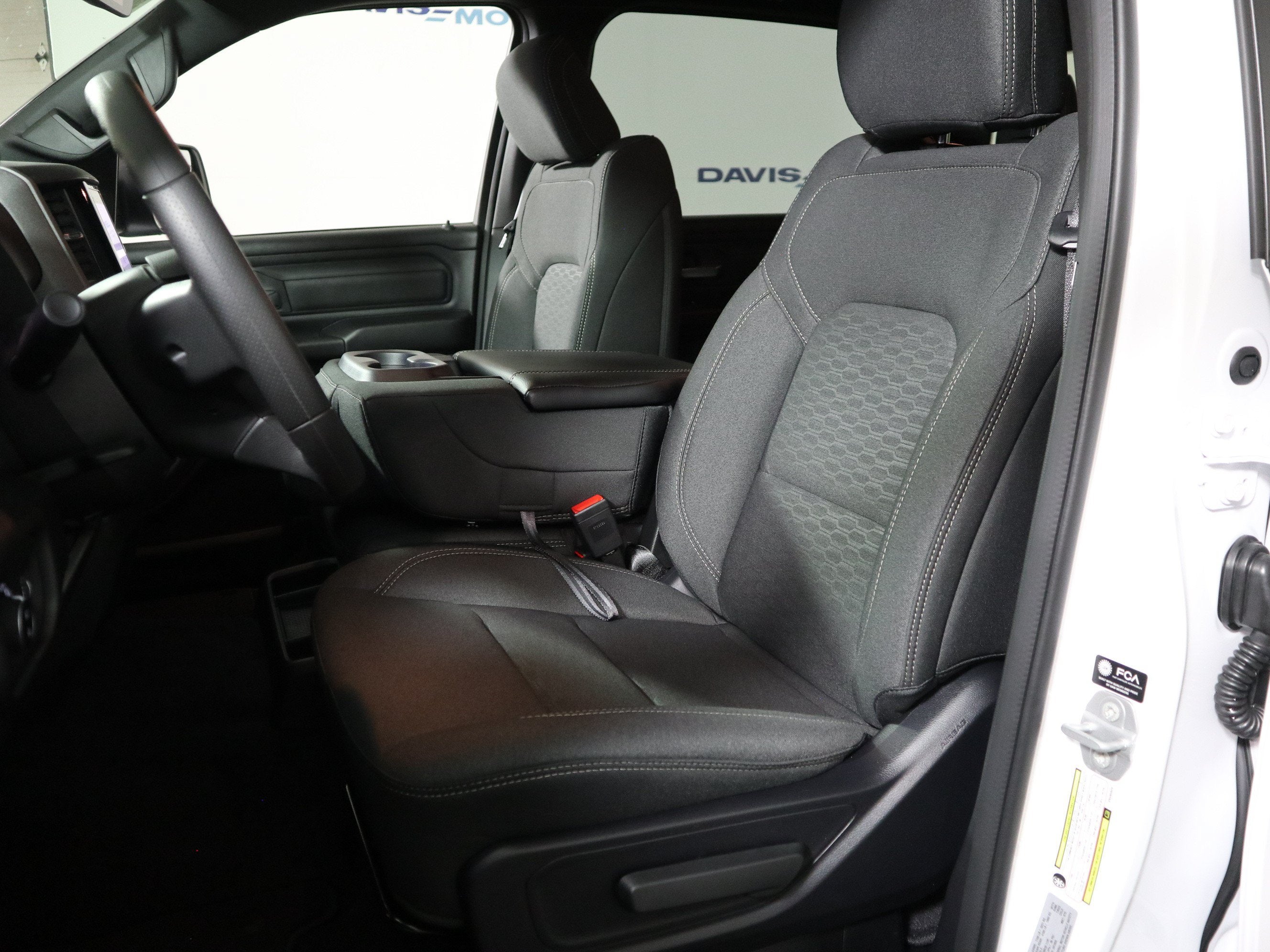 2027 RAM 1500 Express 4x4 Crew Cab