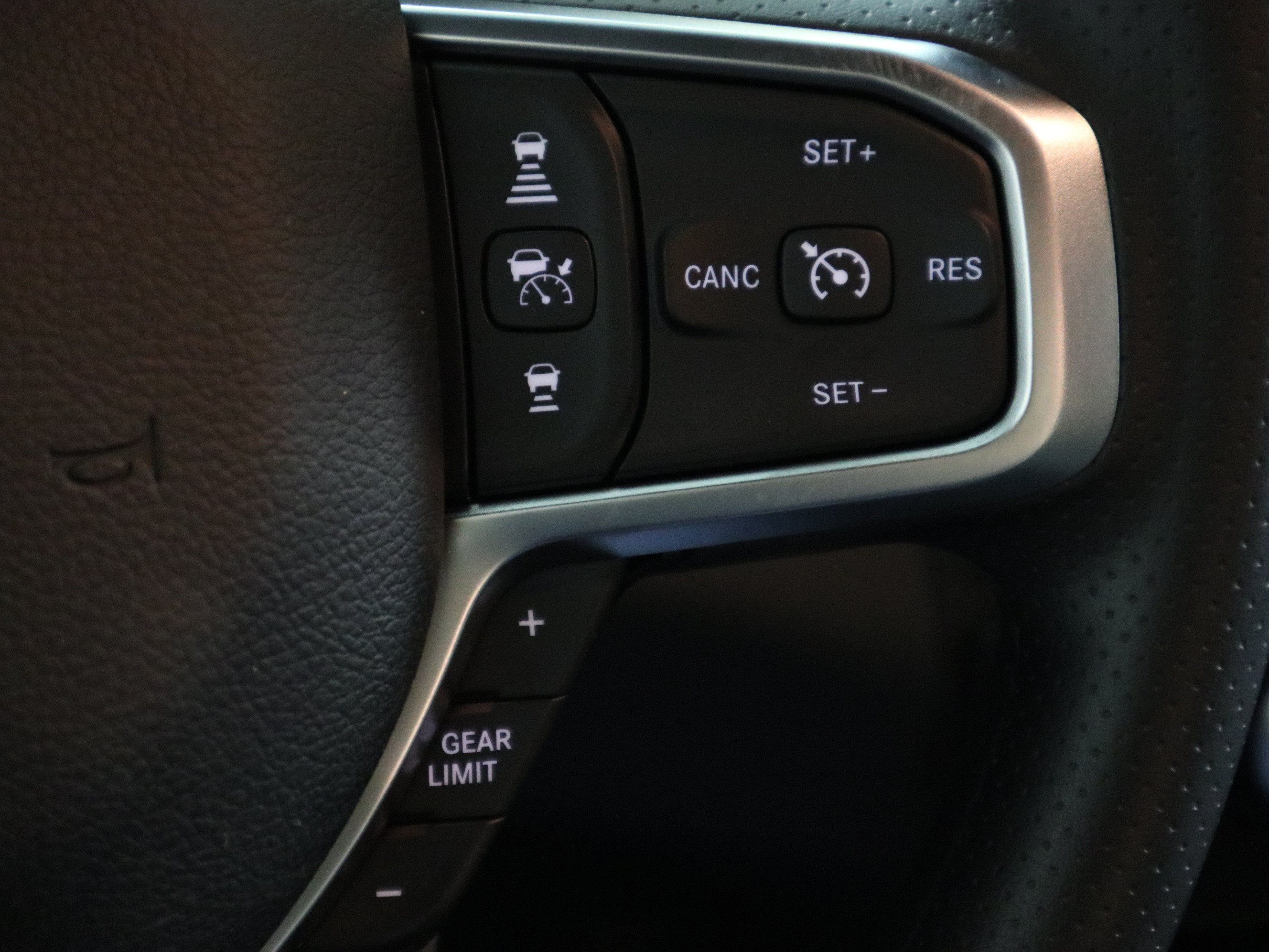 2027 RAM 1500 Express 4x4 Crew Cab