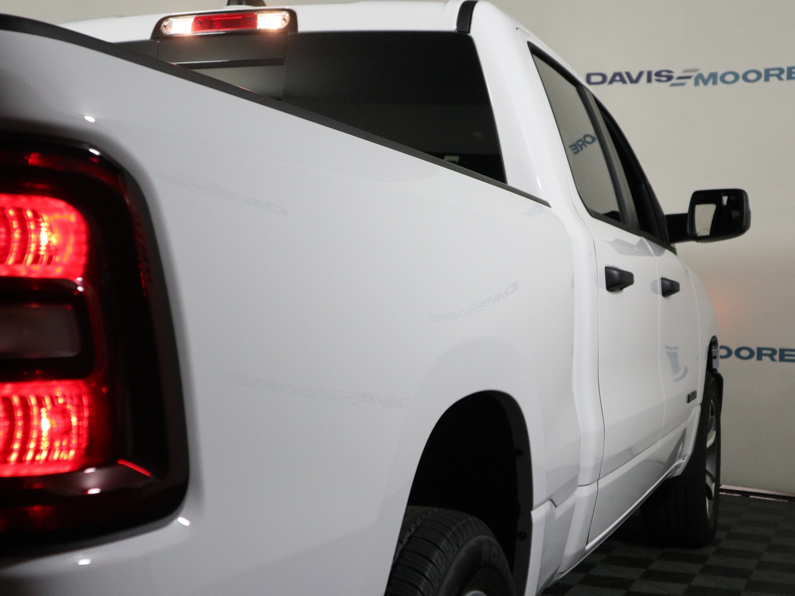 2027 RAM 1500 Express 4x4 Crew Cab