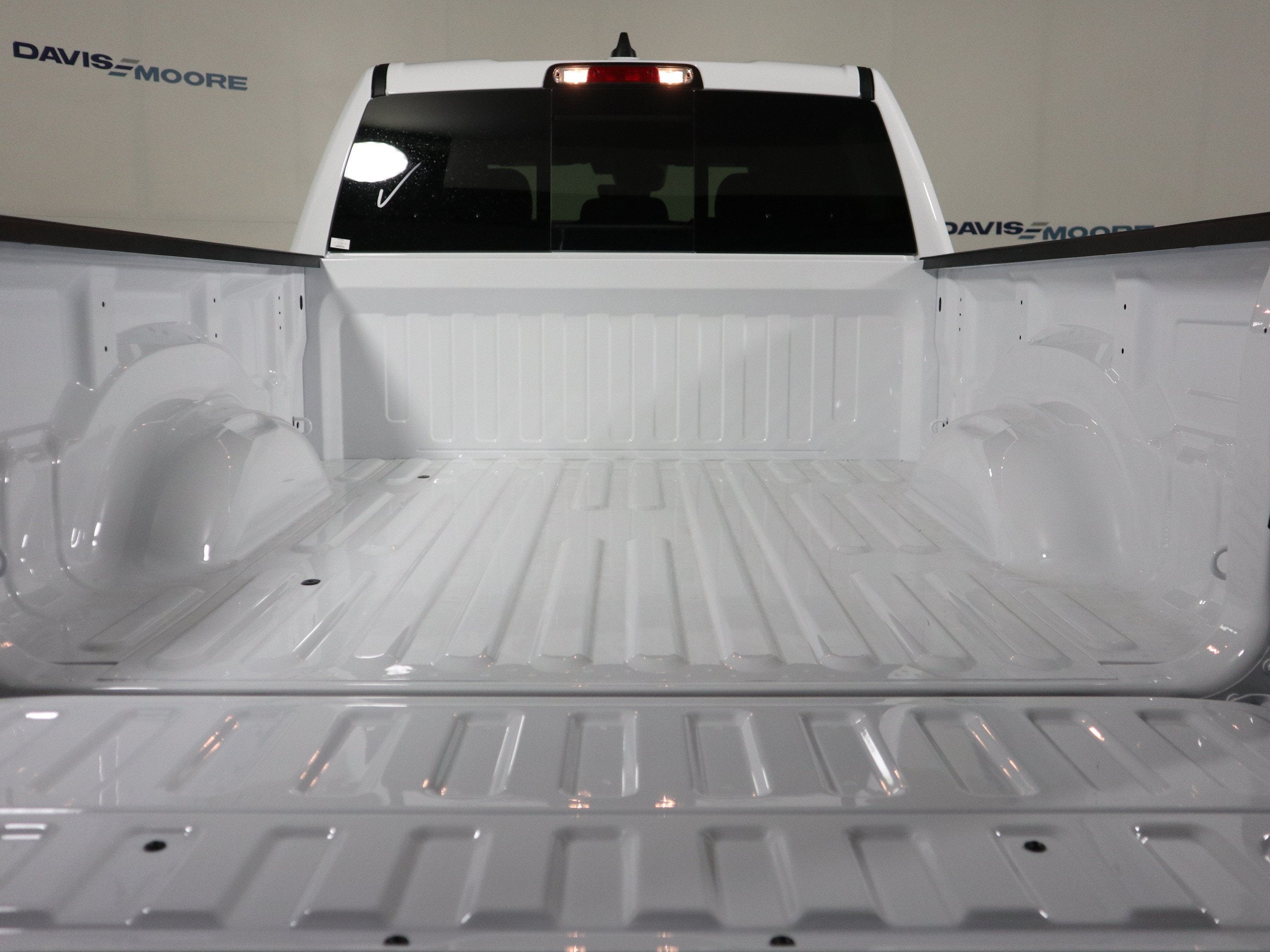 2027 RAM 1500 Express 4x4 Crew Cab