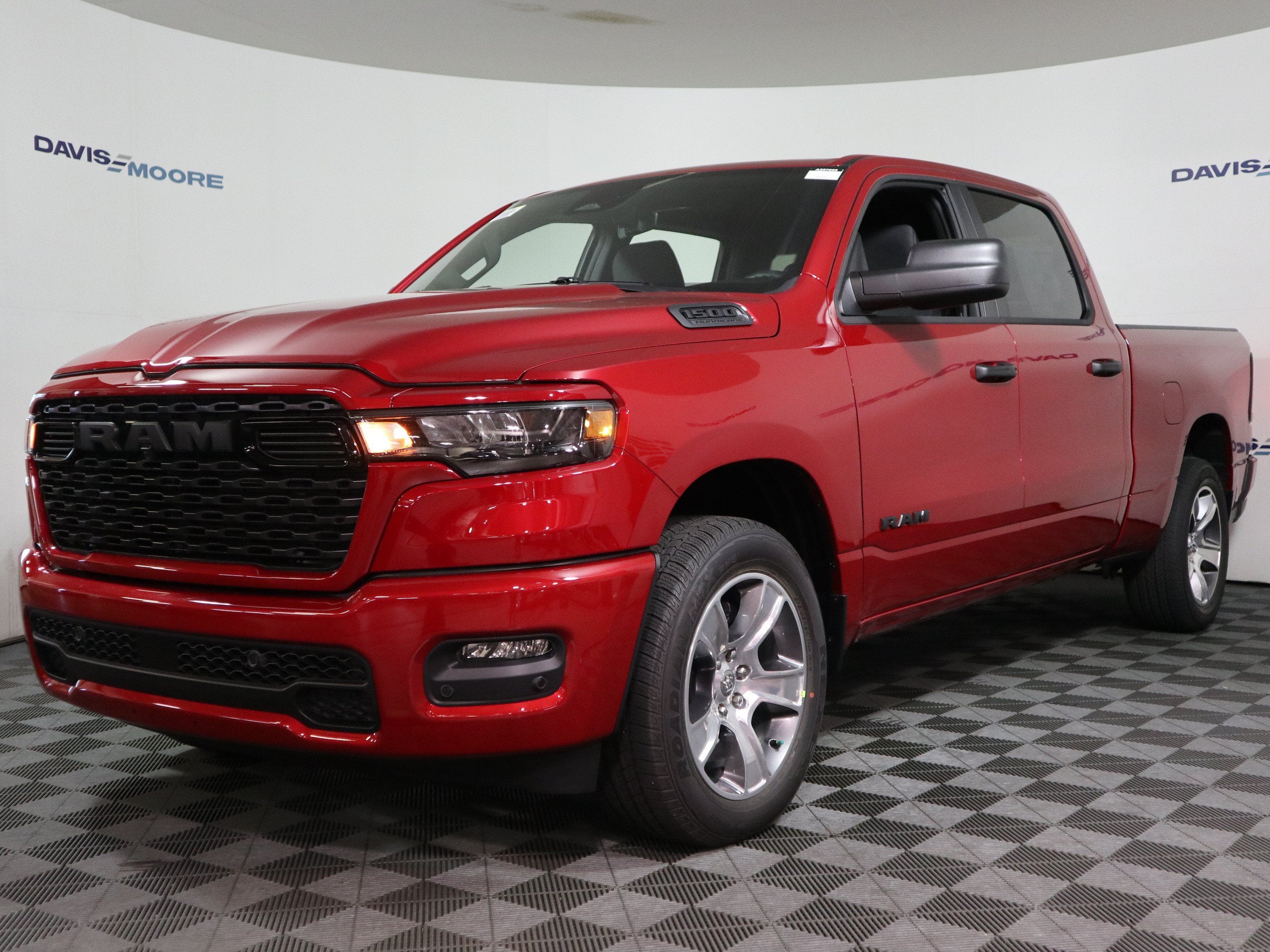 2027 RAM 1500 Express 4x4 Crew Cab