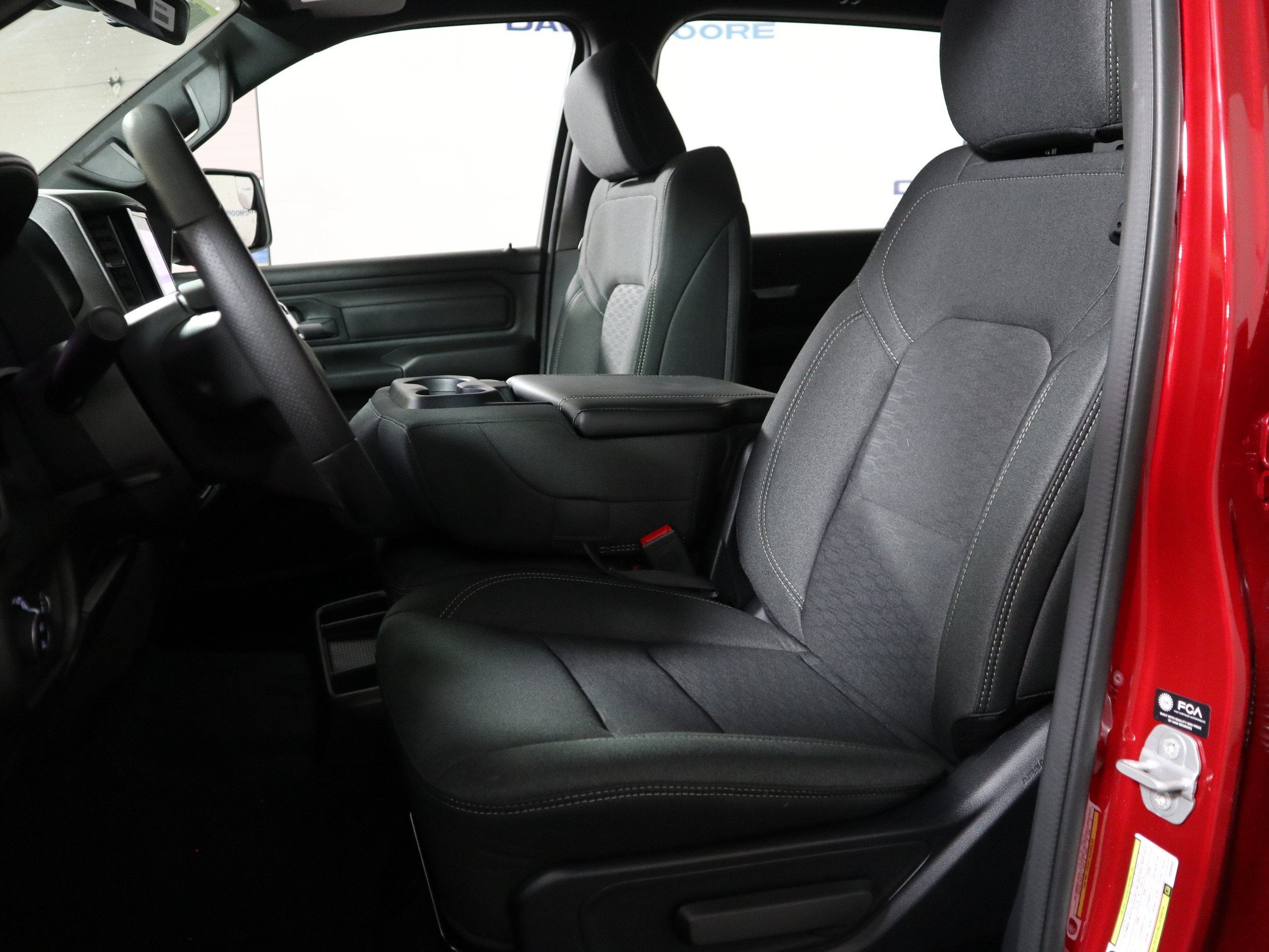 2027 RAM 1500 Express 4x4 Crew Cab