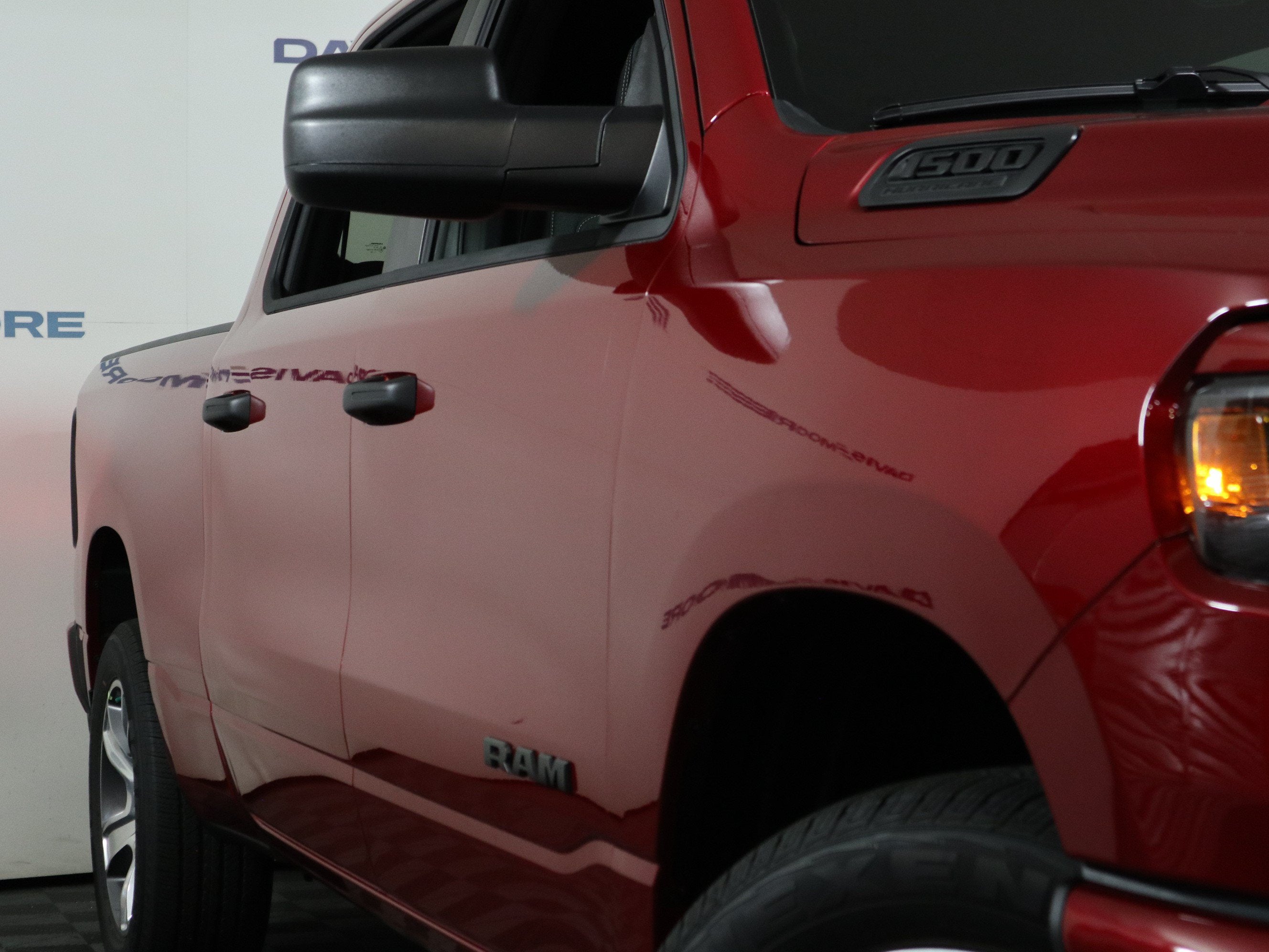 2027 RAM 1500 Express 4x4 Crew Cab