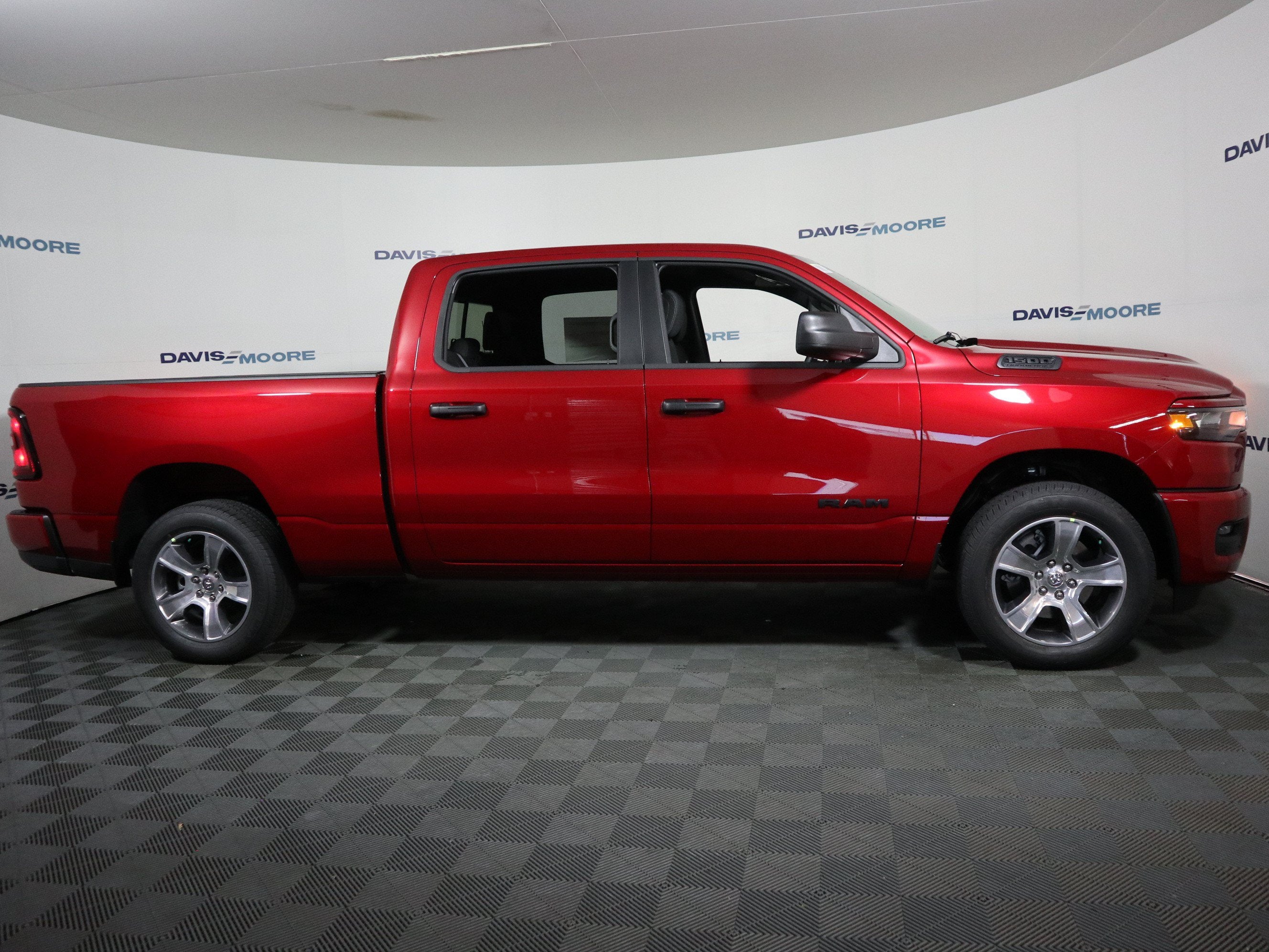2027 RAM 1500 Express 4x4 Crew Cab