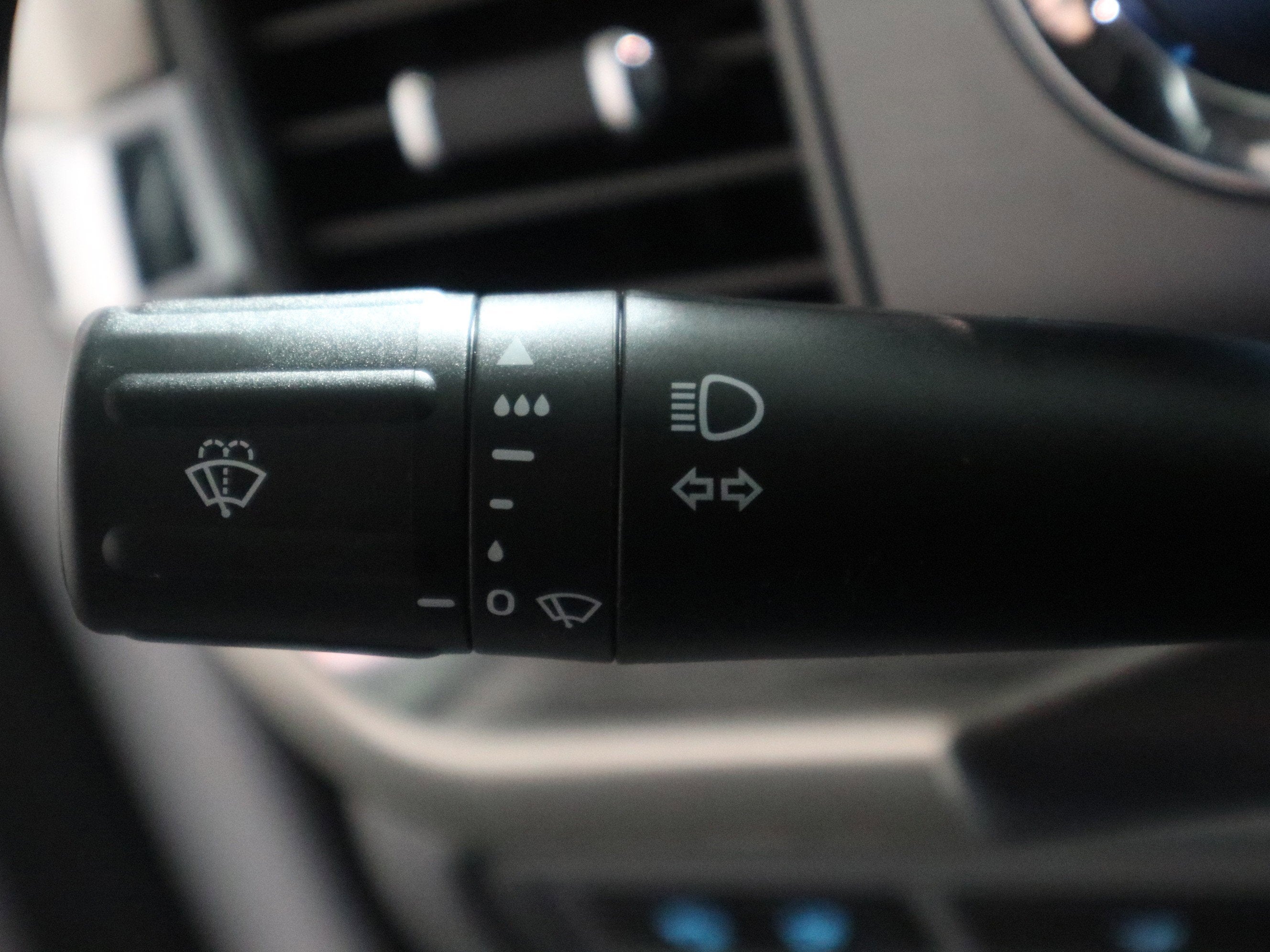 2023 Ford F-150 LARIAT 4WD