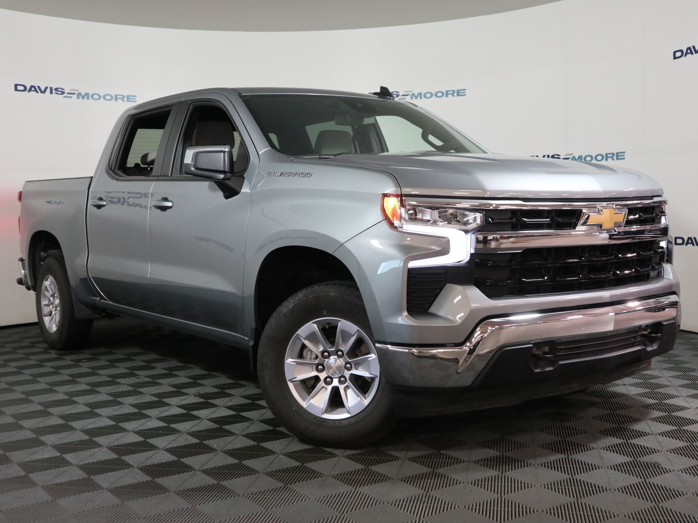 2026 Chevrolet Silverado 1500 LT Crew Cab 4WD